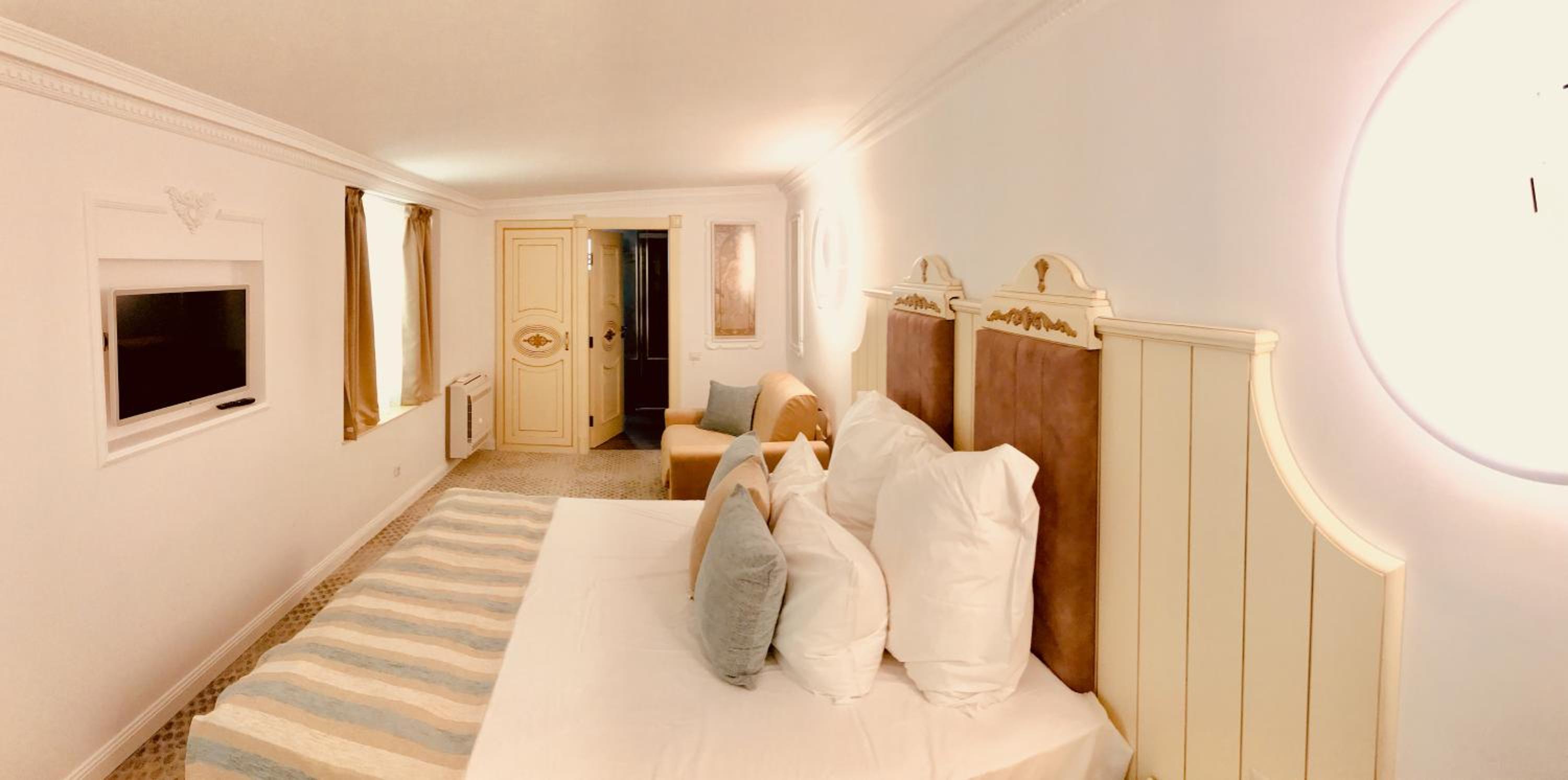 ATLAS HOUSE Luxury Suites