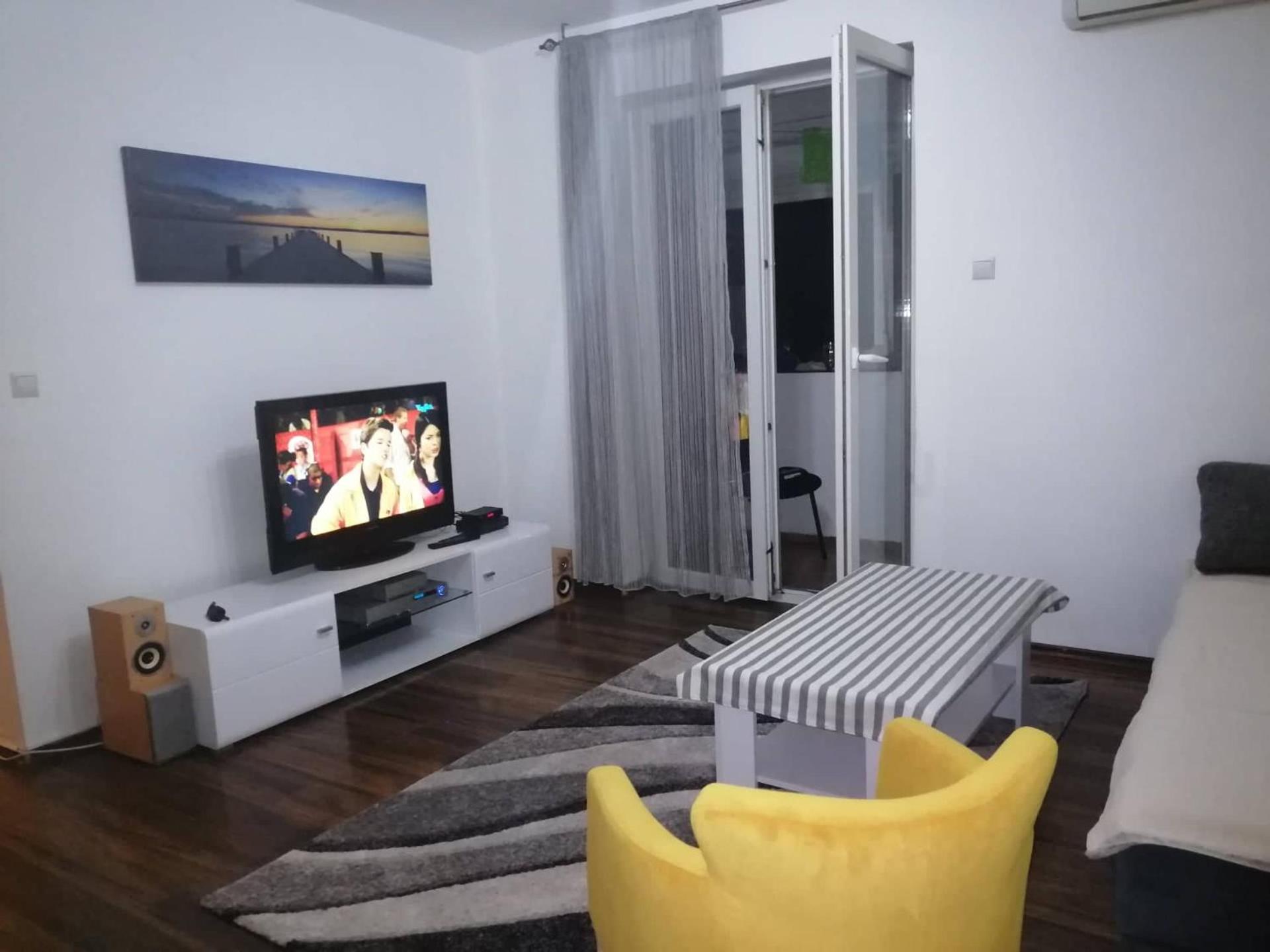 Yellow apartment, central Podgorica view 3