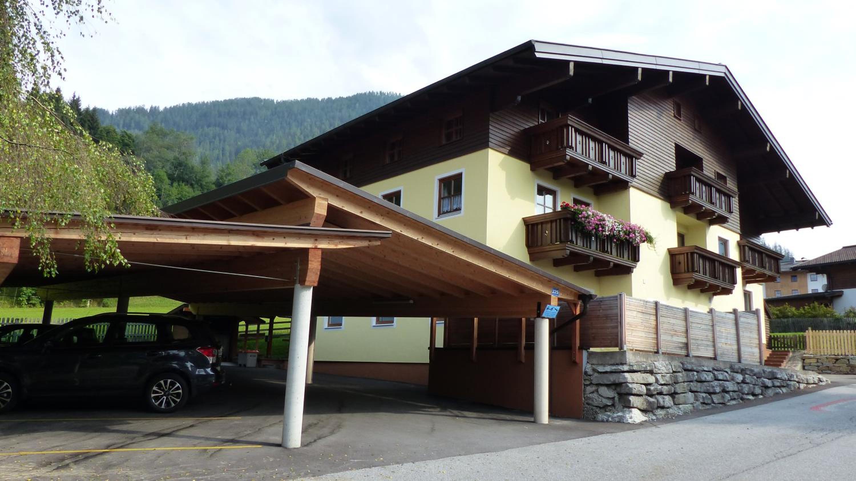 Mountainview Appartement mit Balkon und Carport view 2