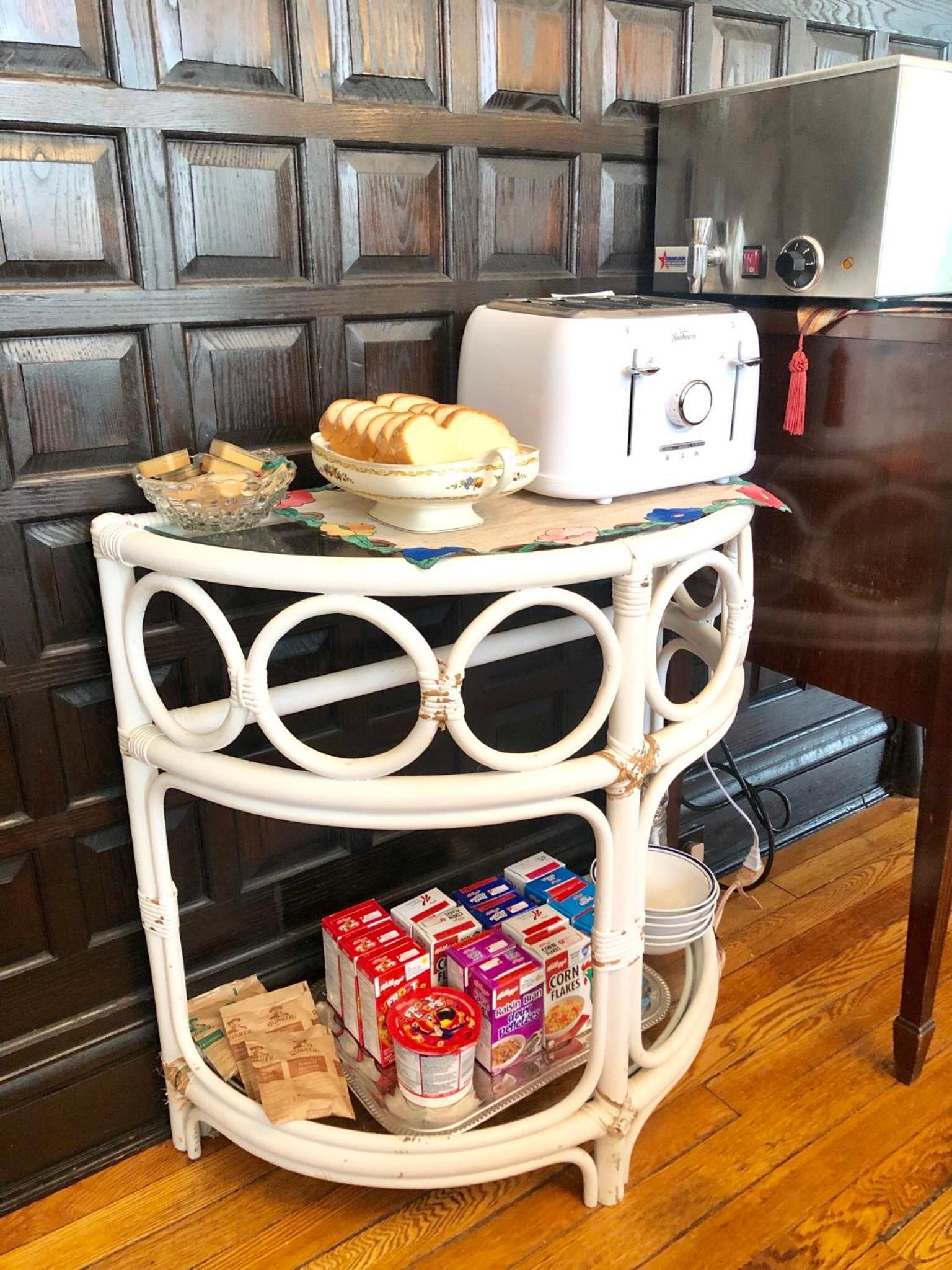 Redwood Bed and Breakfast - Image 3