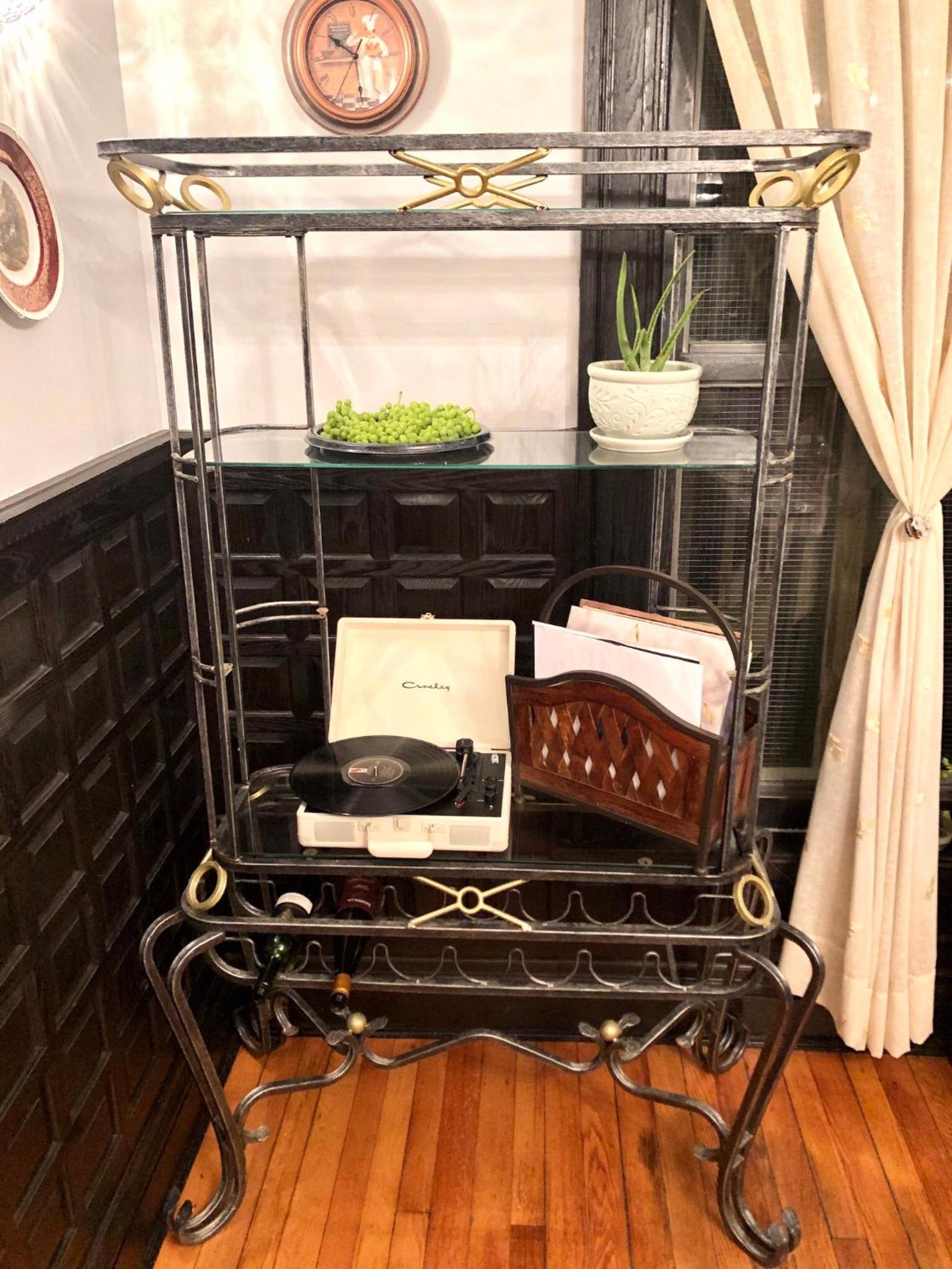 Redwood Bed and Breakfast - Image 4