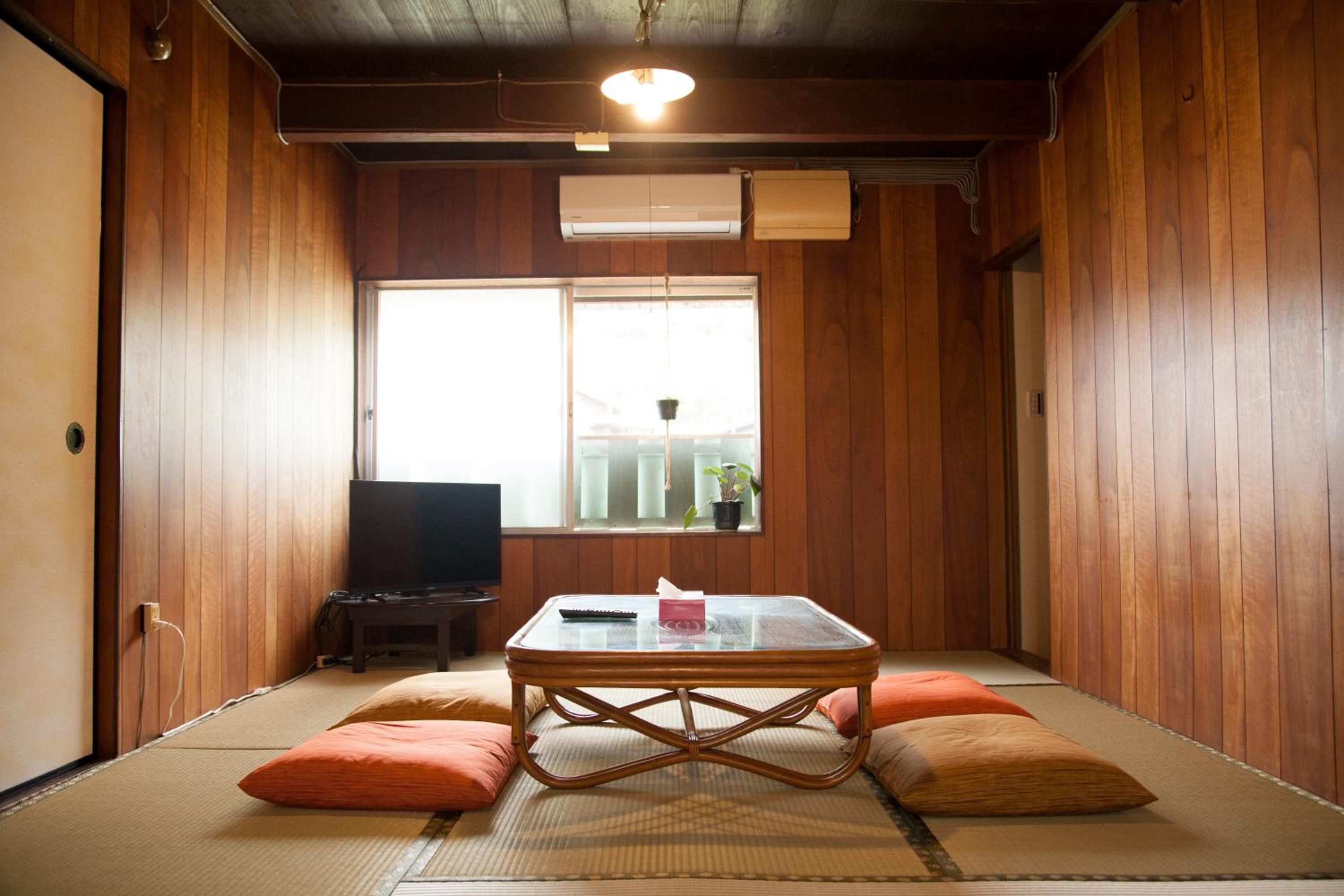 Guest House tokonoma view 2