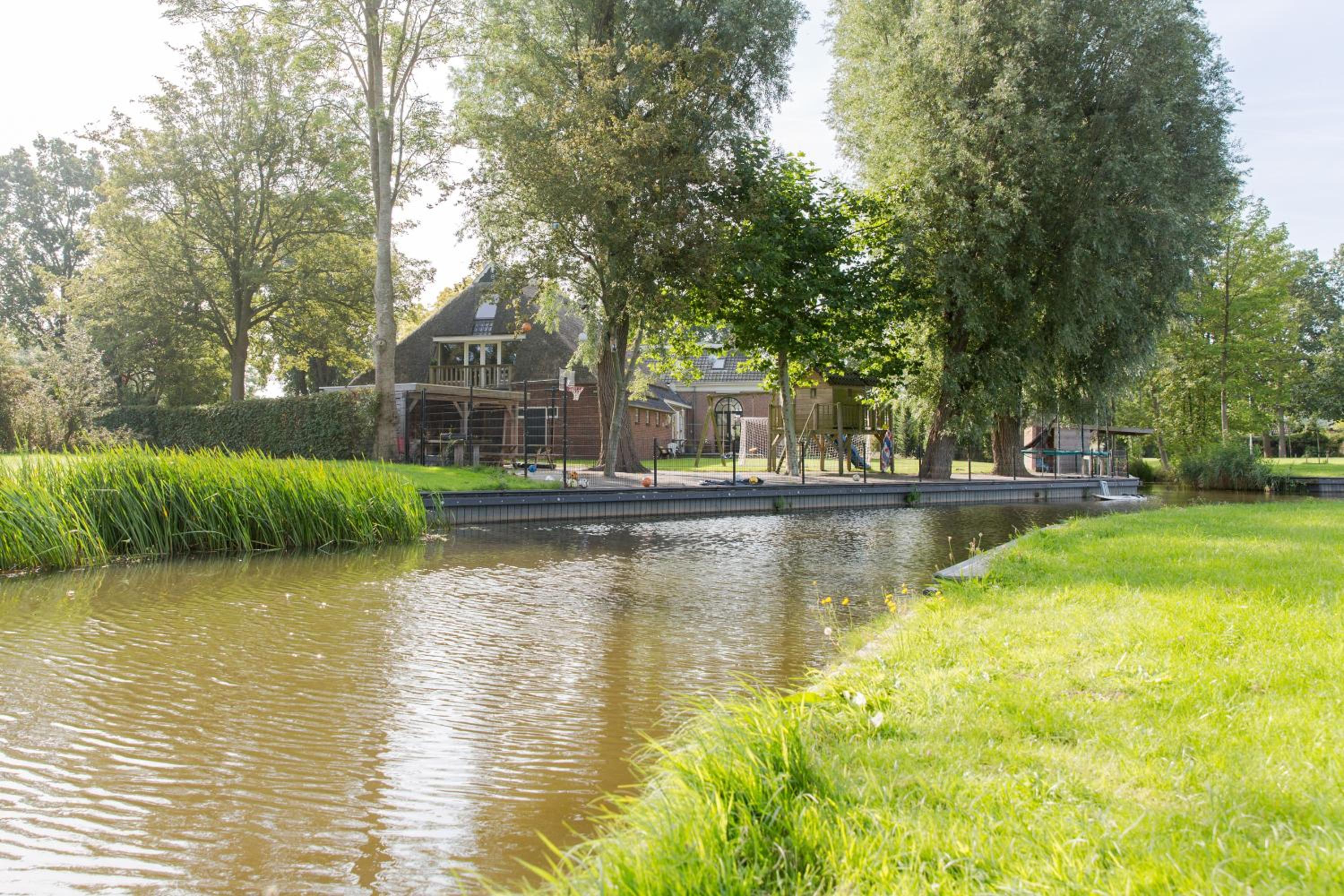 Uitzicht op de haven view 2