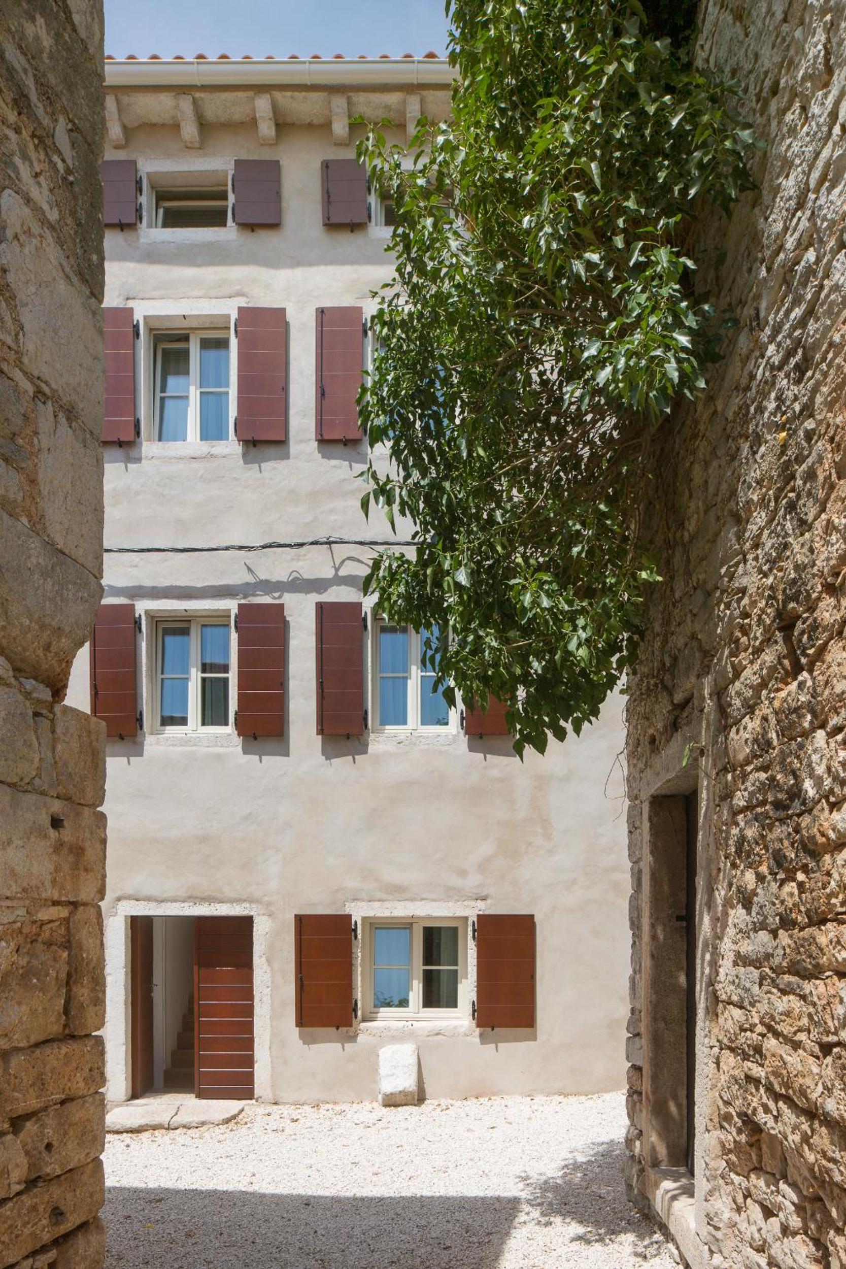 Hotel Luxury Town House Corto Bechera - Image 1