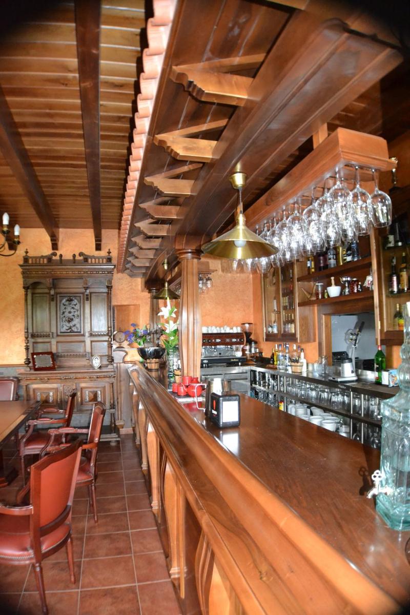 bar