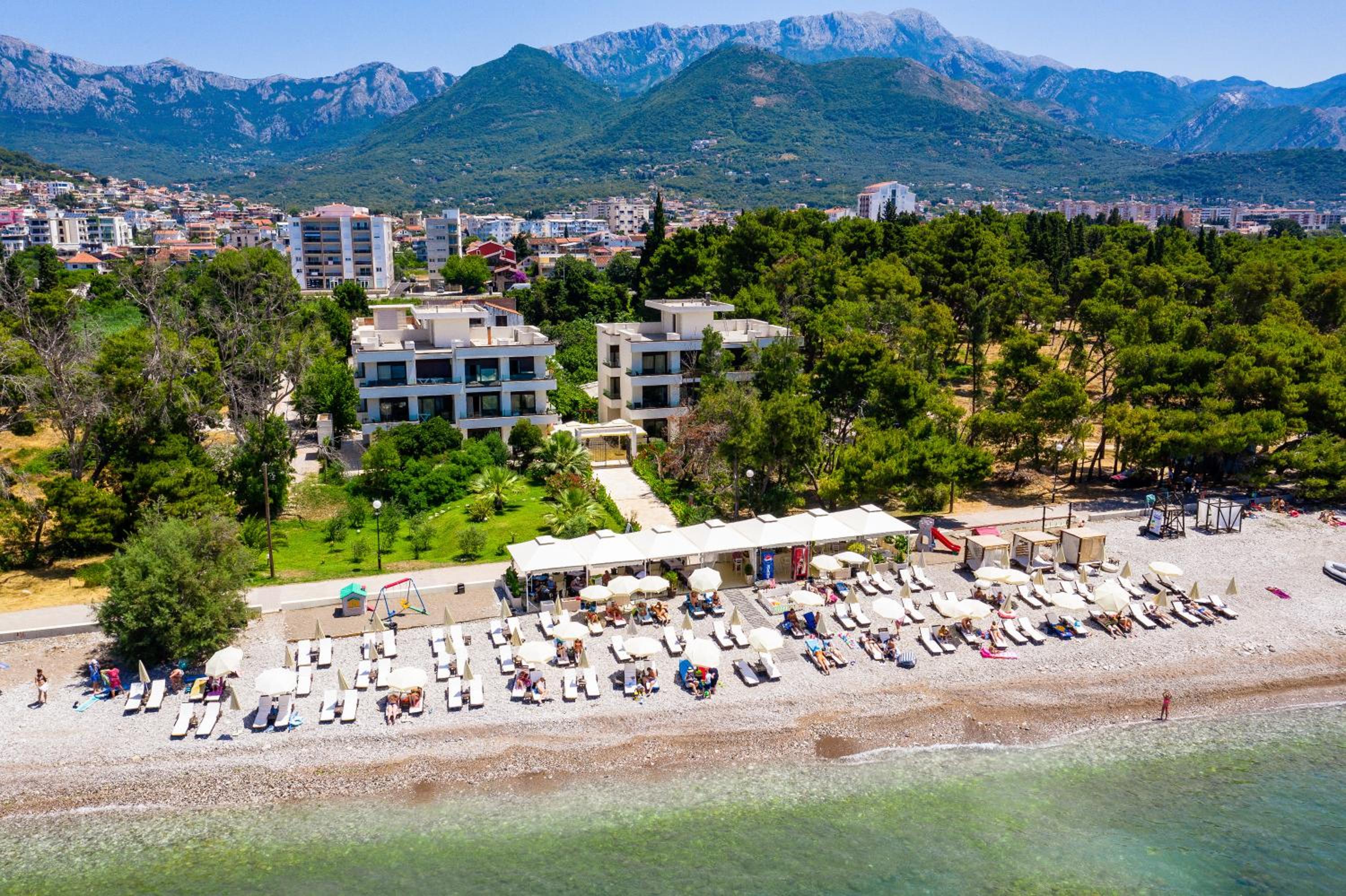 Apartments Kuce Lekovica Beach & snack bar- Bistro