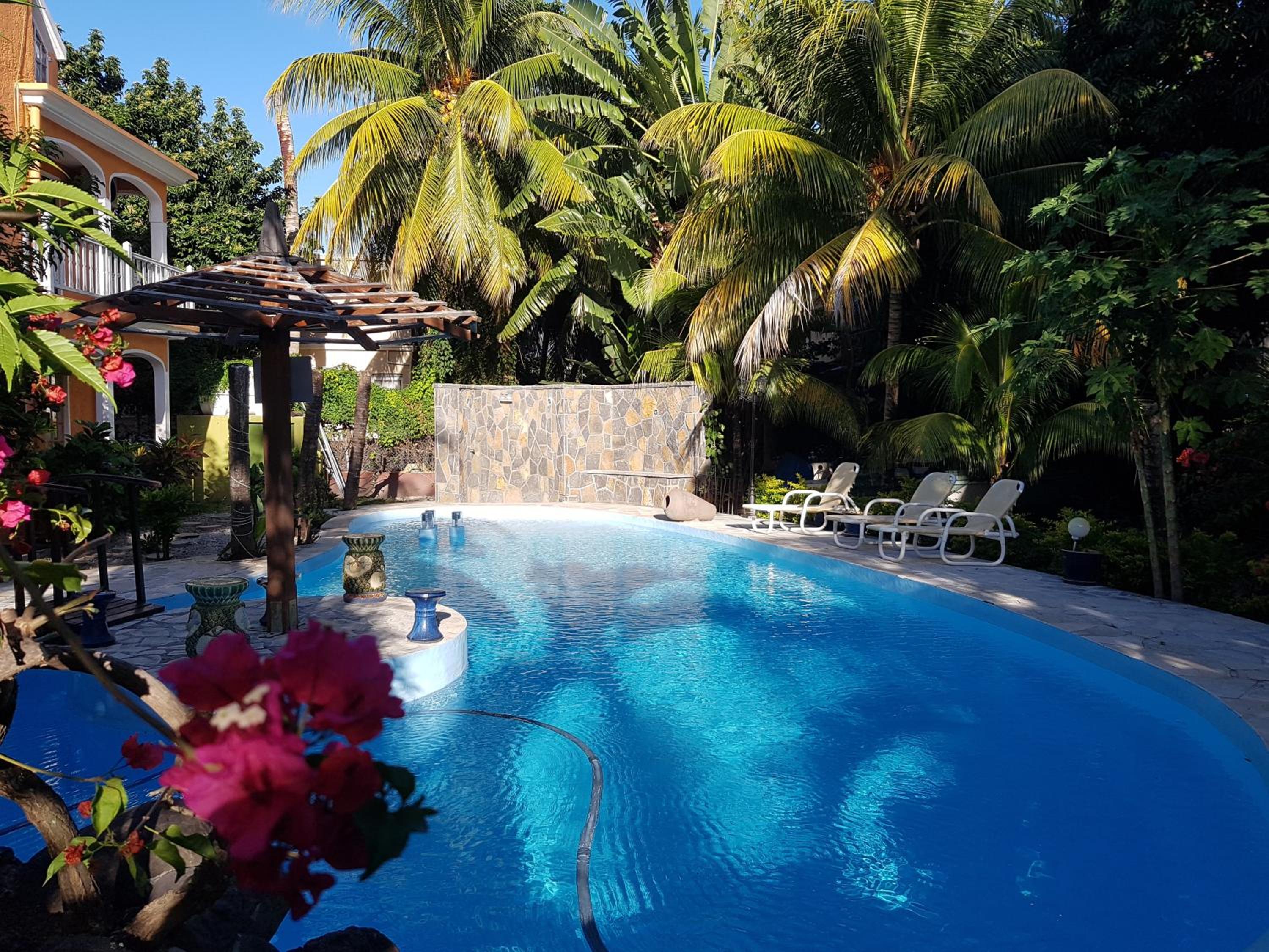 Villa Tourelle of Paradise with Private Heated Pool may-Aug