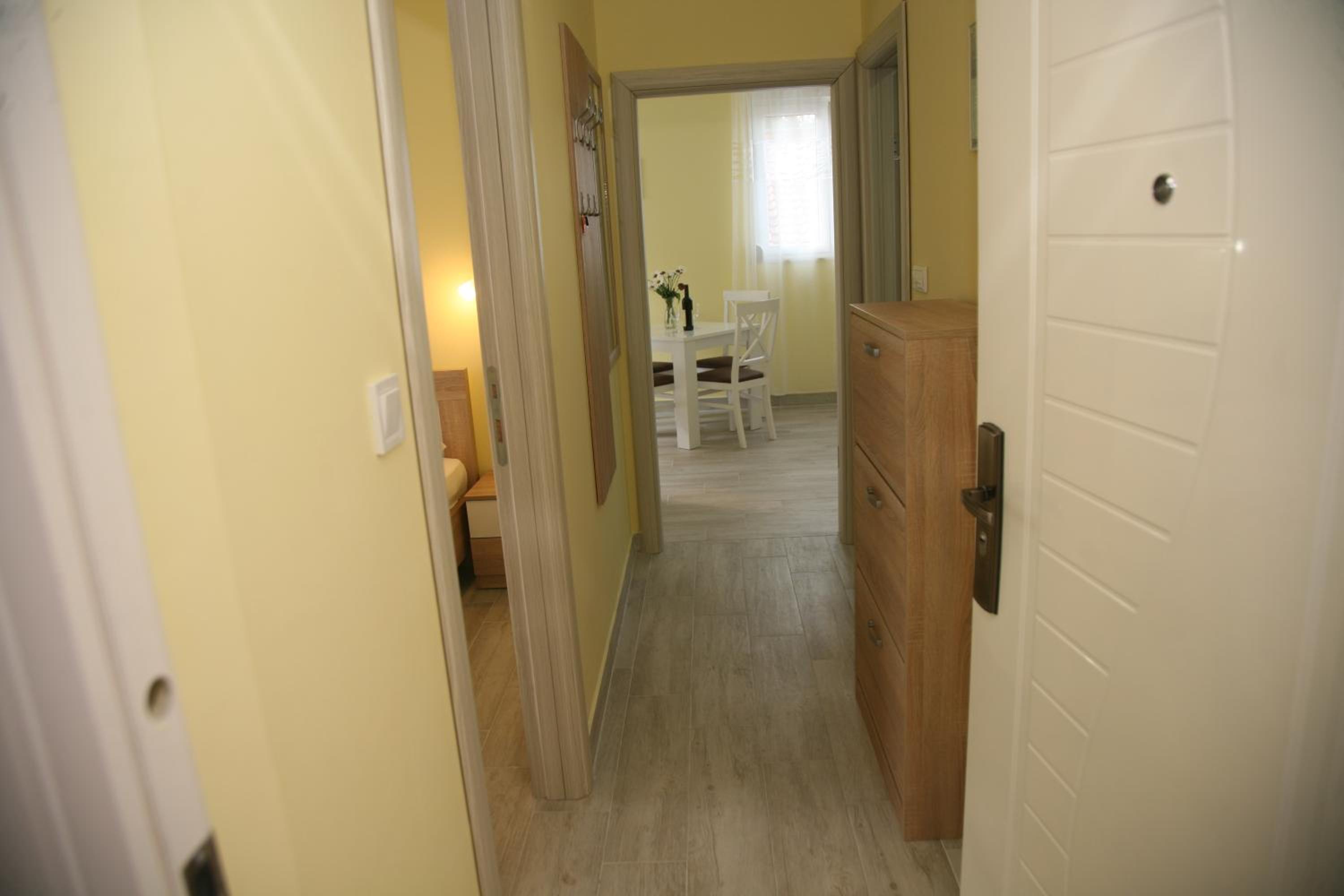 Apartments Mira