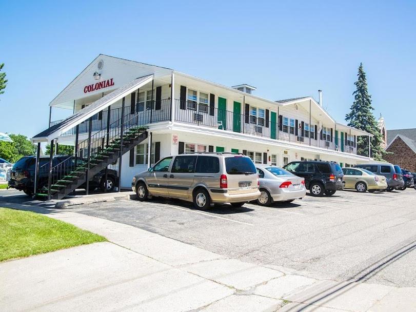 Colonial motel