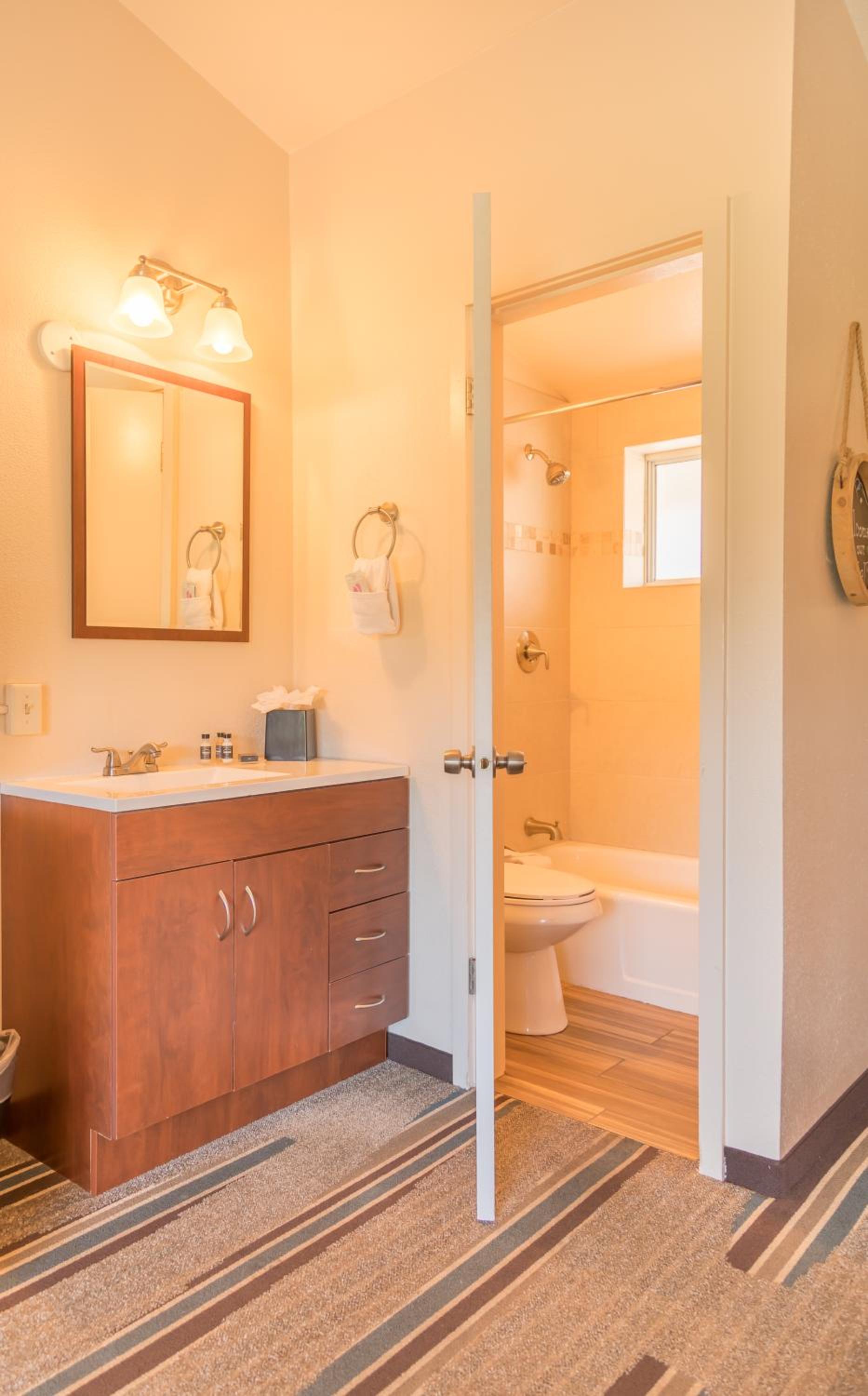 Alpine Trail Ridge Inn - Property Image 10