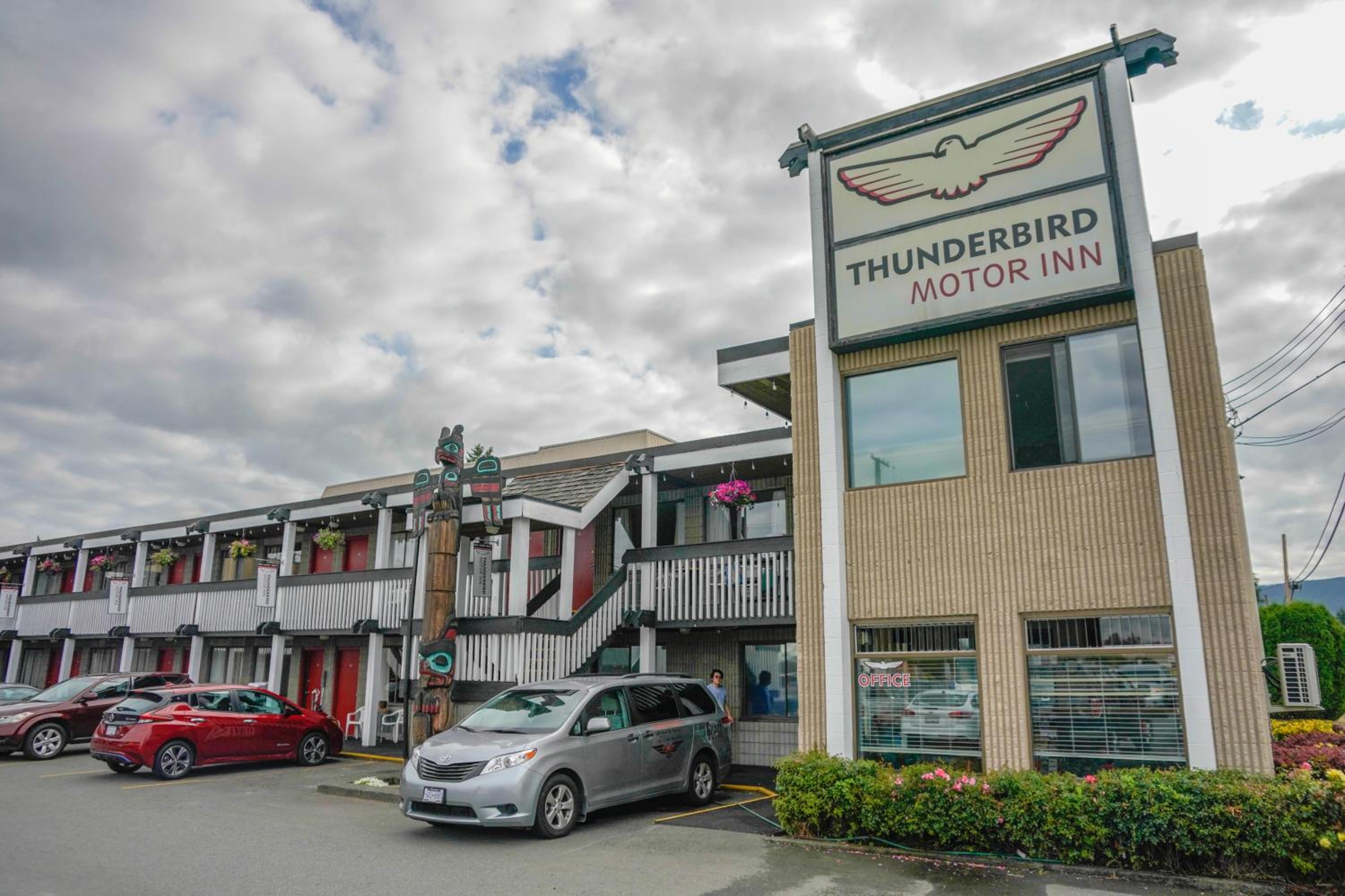 Thunderbird Motor Inn