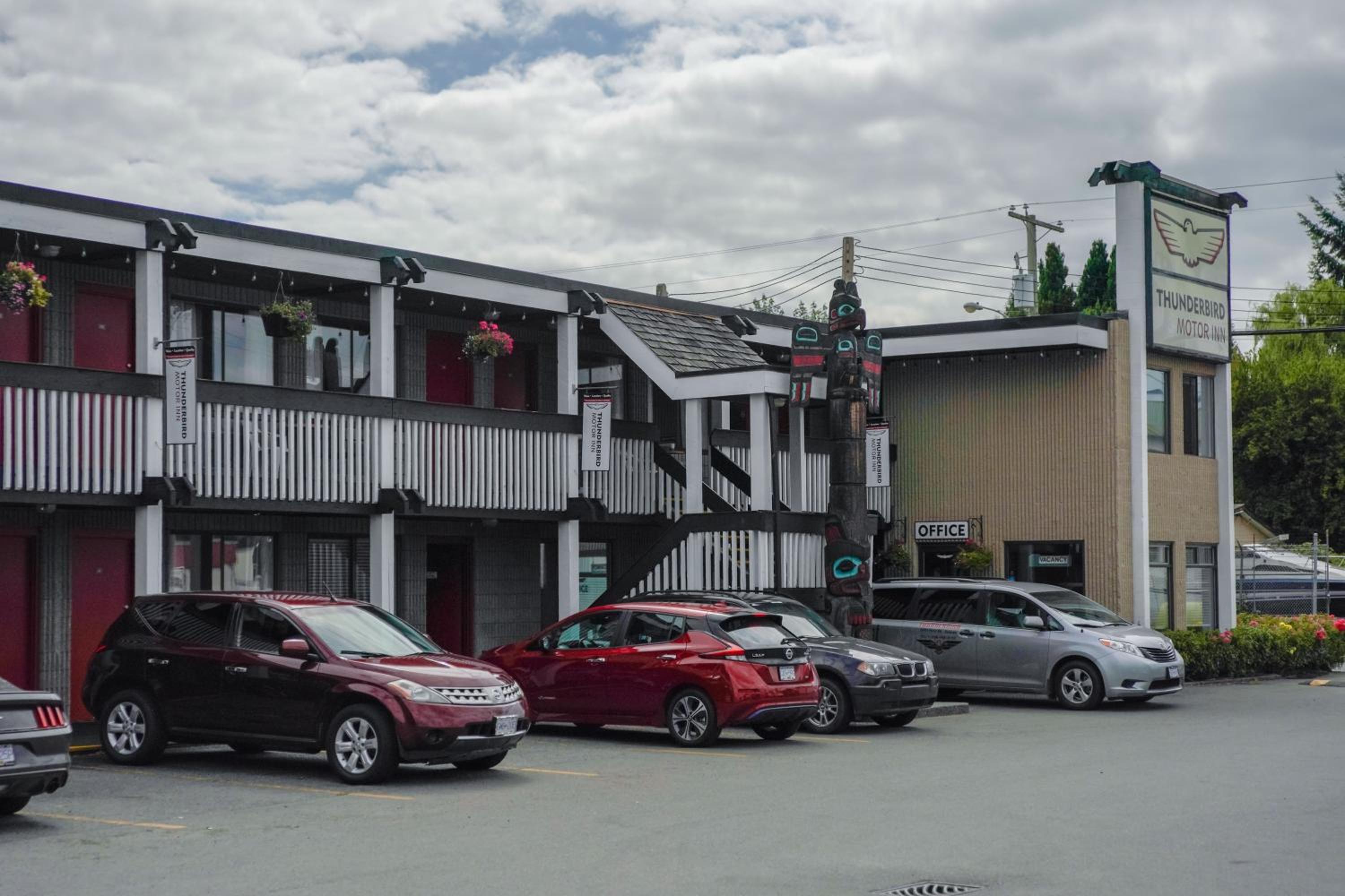 Thunderbird Motor Inn