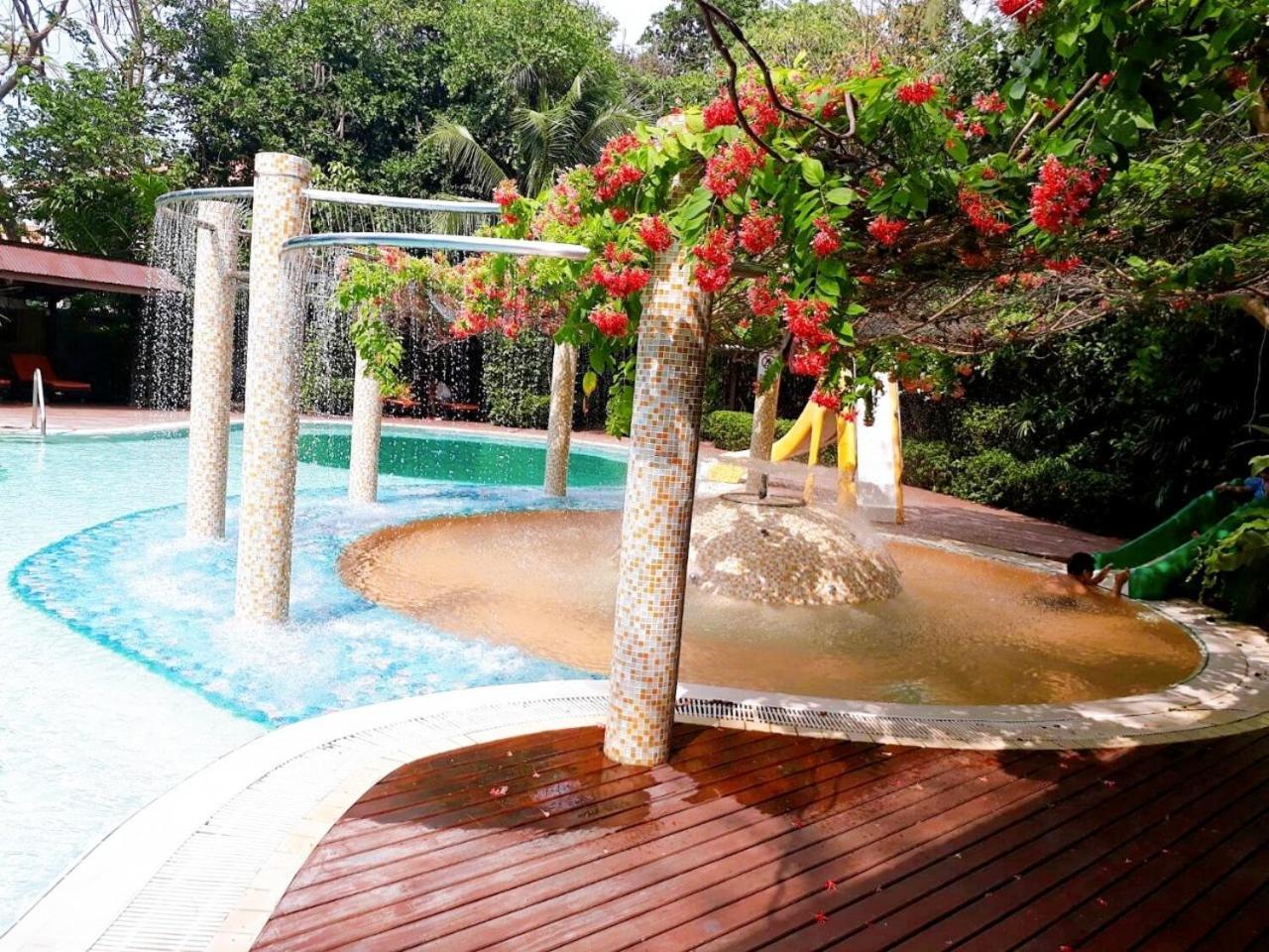 Birds and Bees Resort