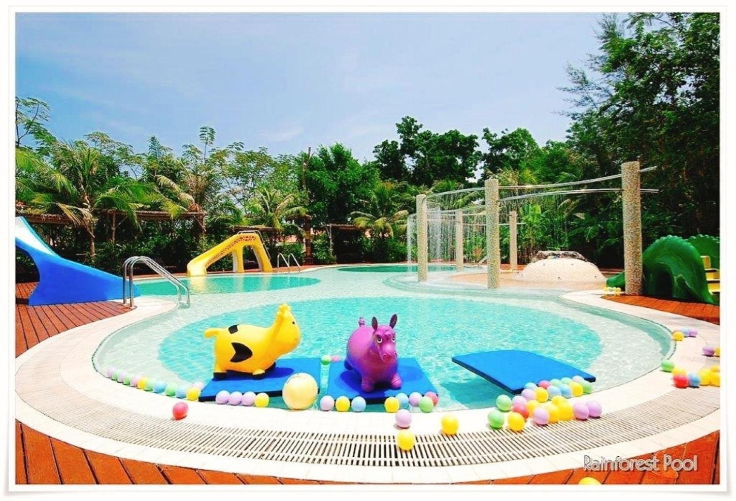 Birds and Bees Resort