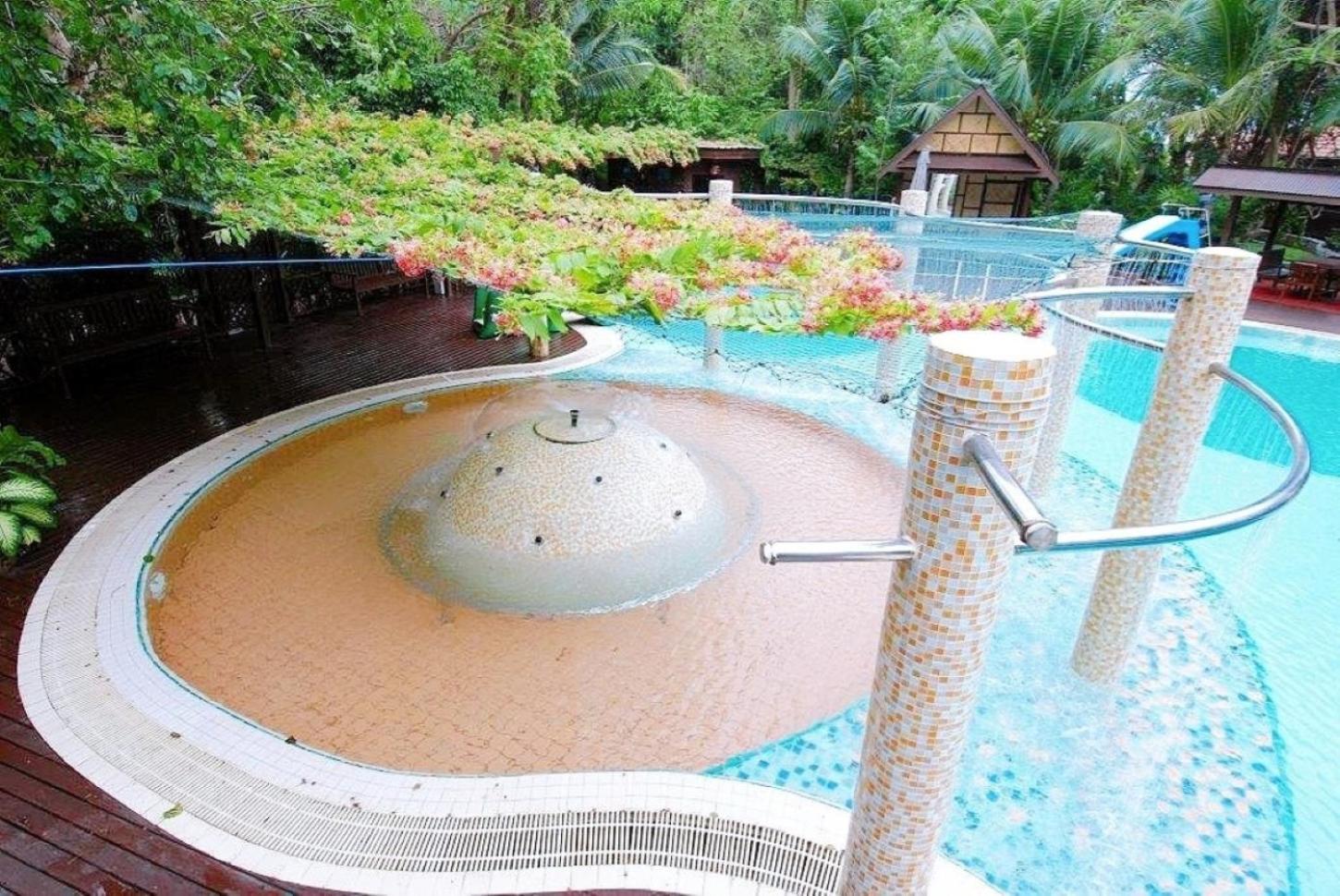 Birds and Bees Resort