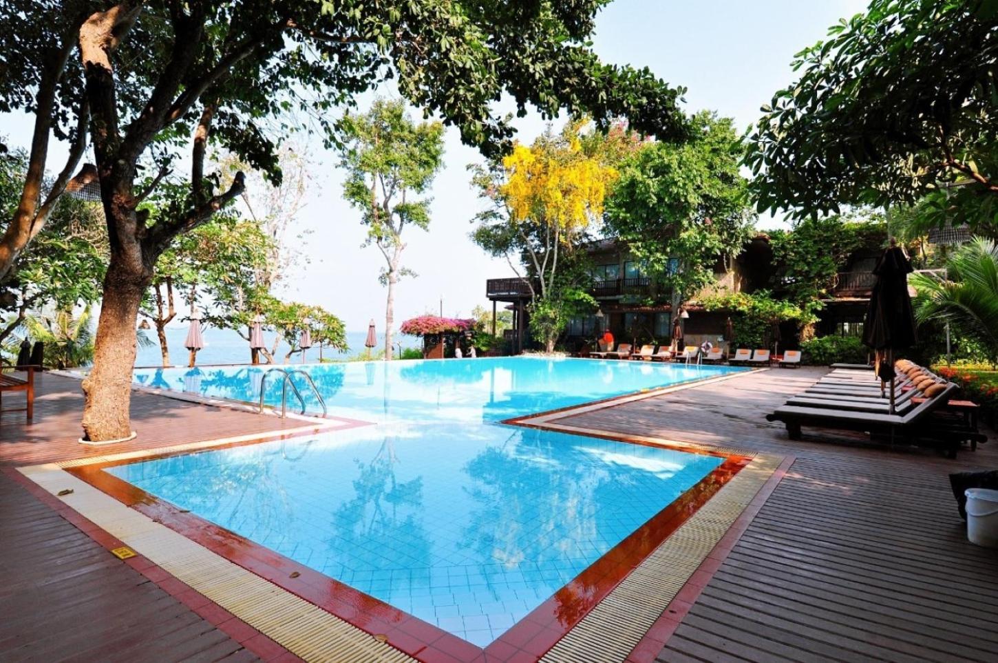 Birds and Bees Resort