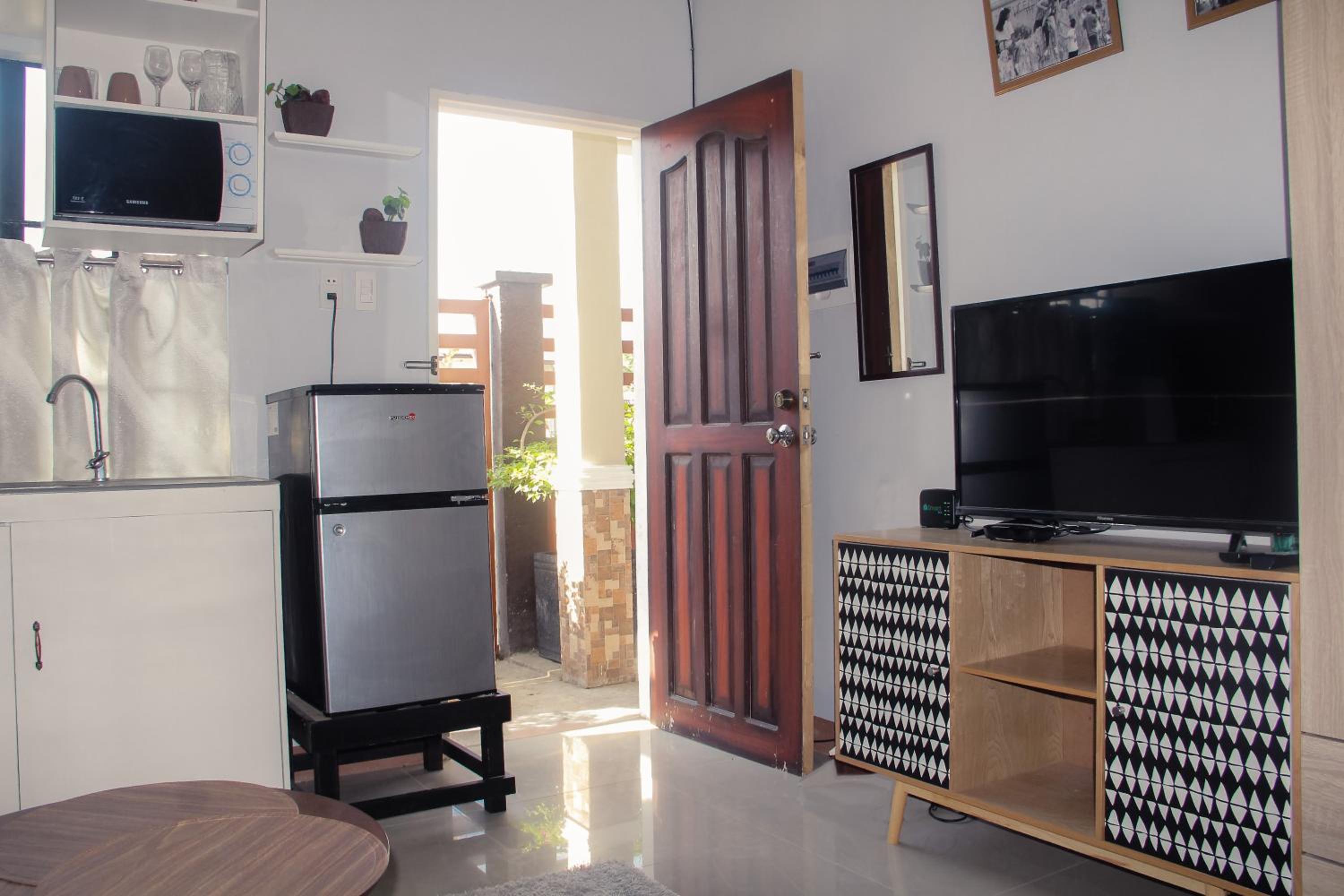 Apartment near Malls view 3