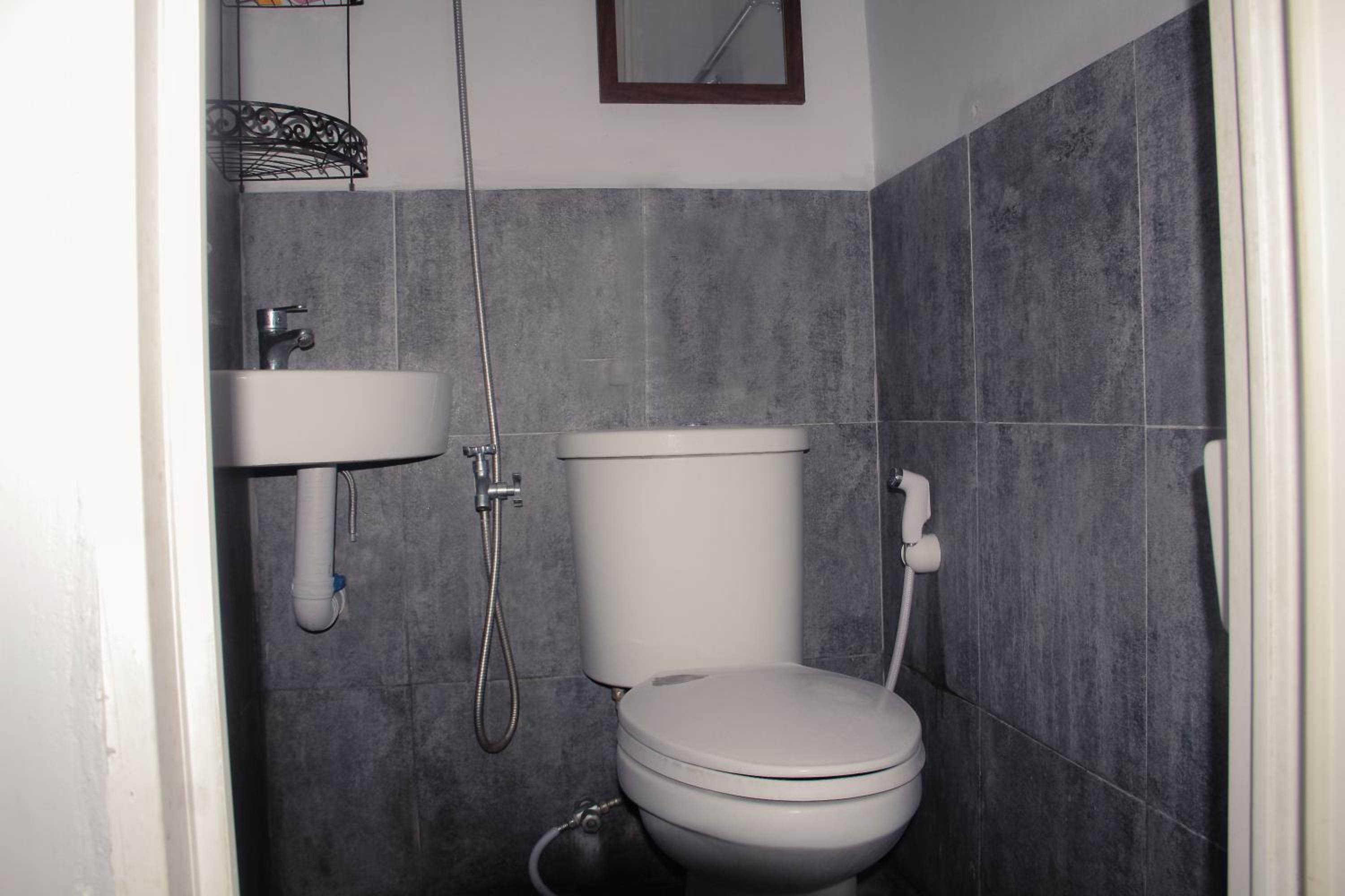 Apartment near Malls view 4
