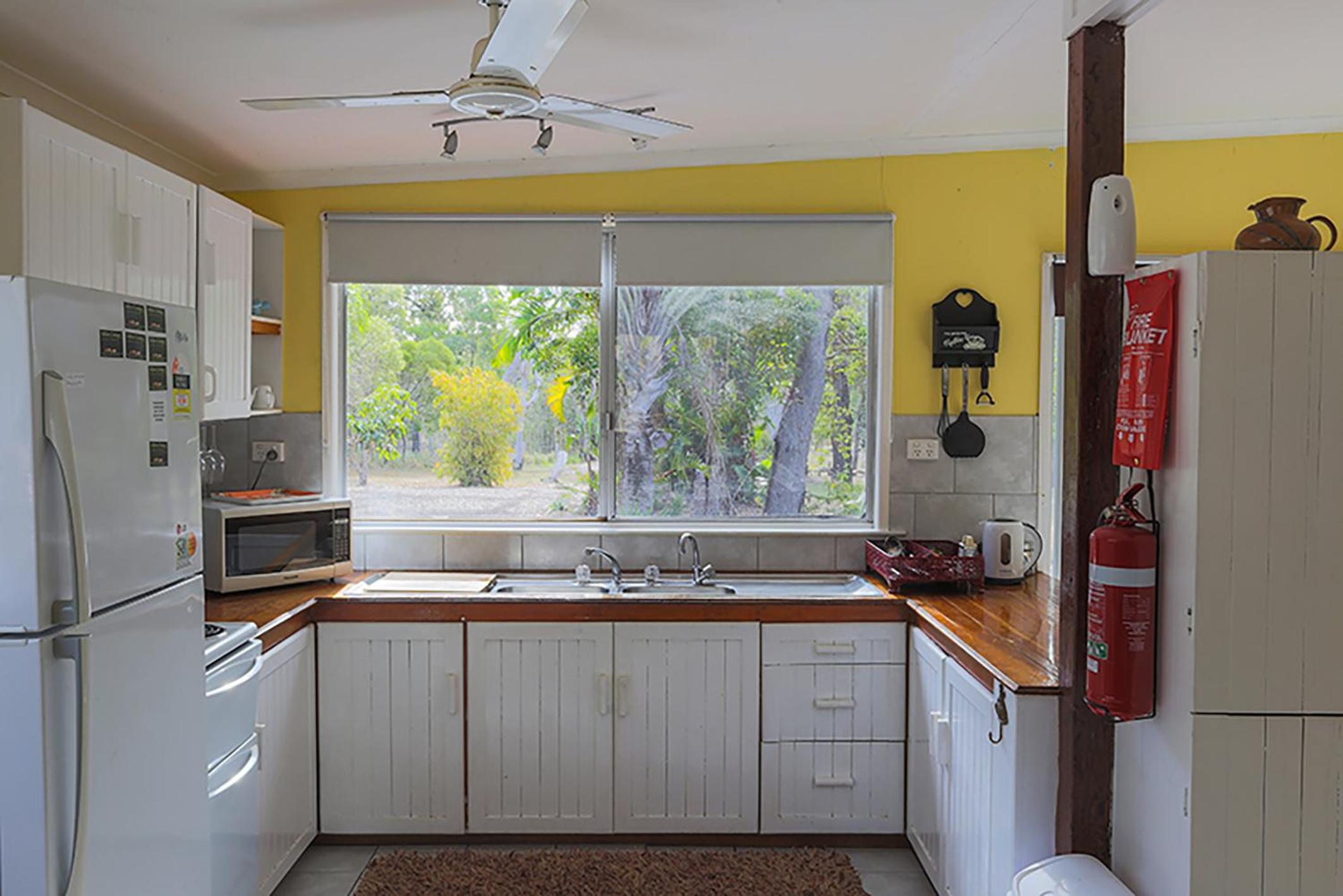 Yellow Cottage - bush and beach