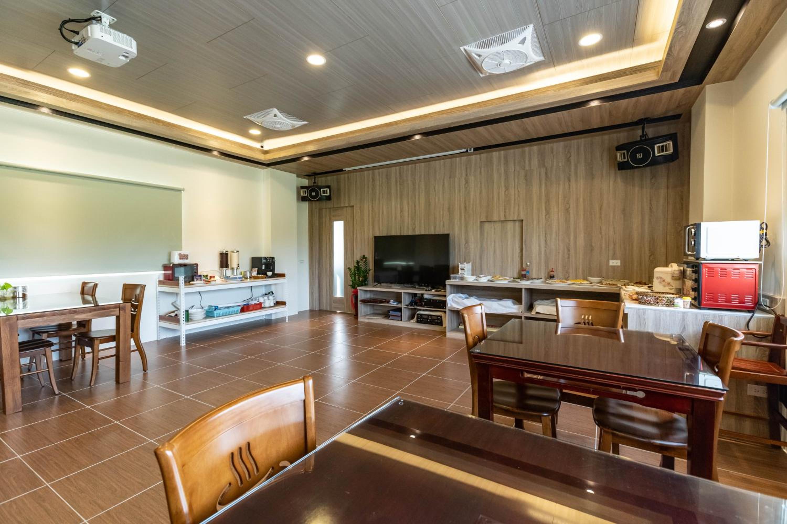 123 Hall view 5