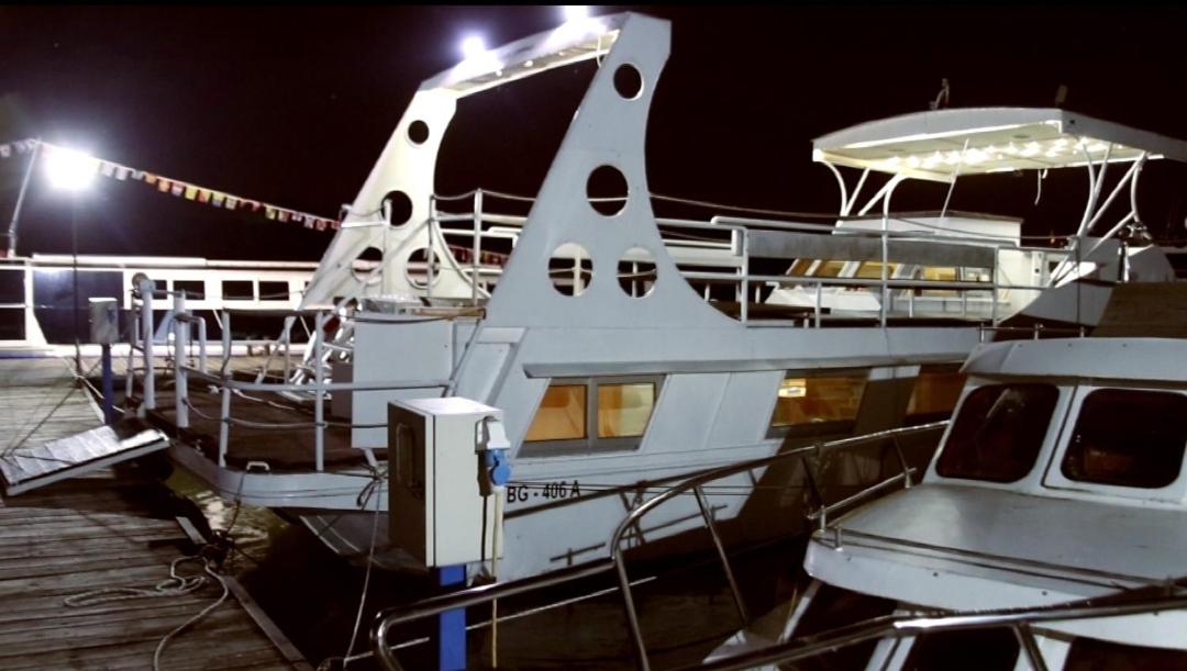 Free Room Boat Apartment view 3
