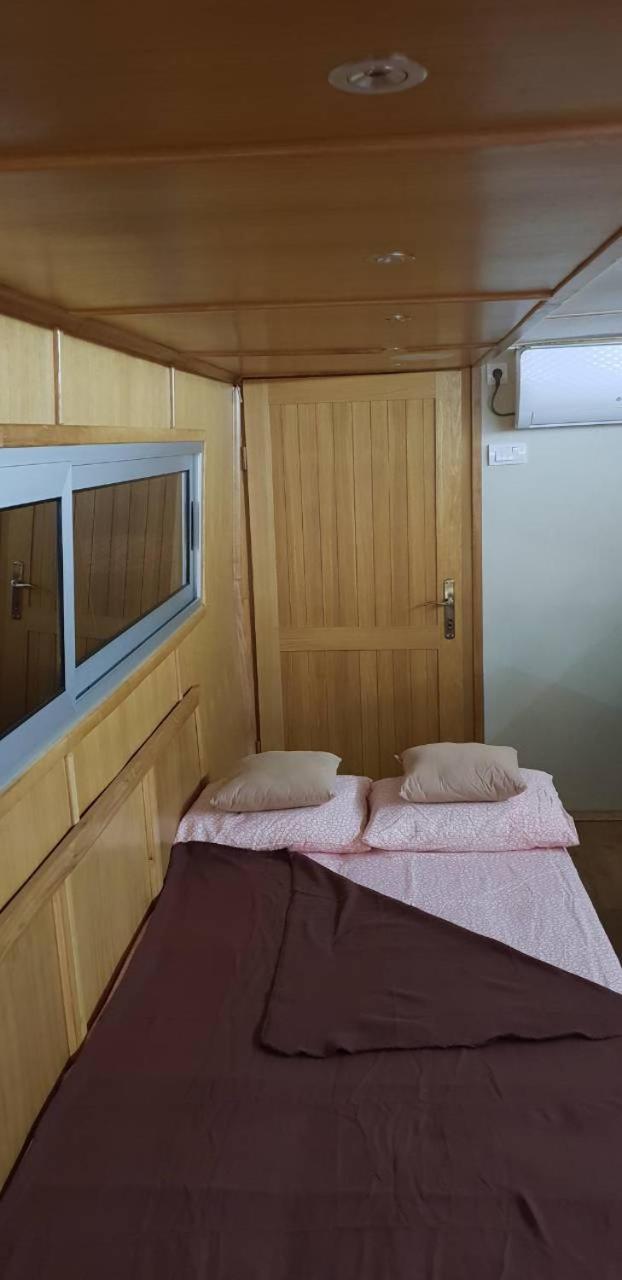 Free Room Boat Apartment view 4