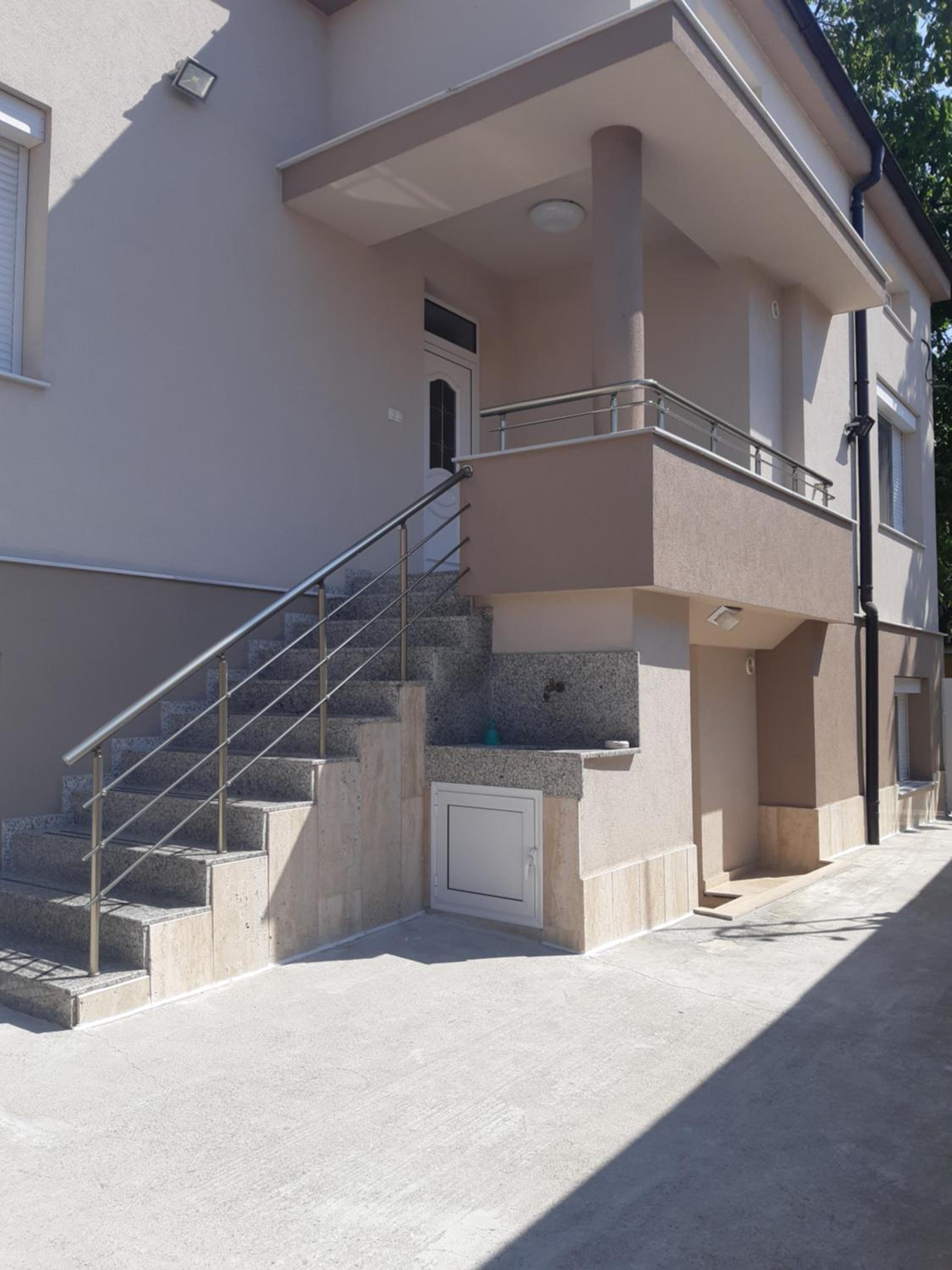 Villa Ros Guest House