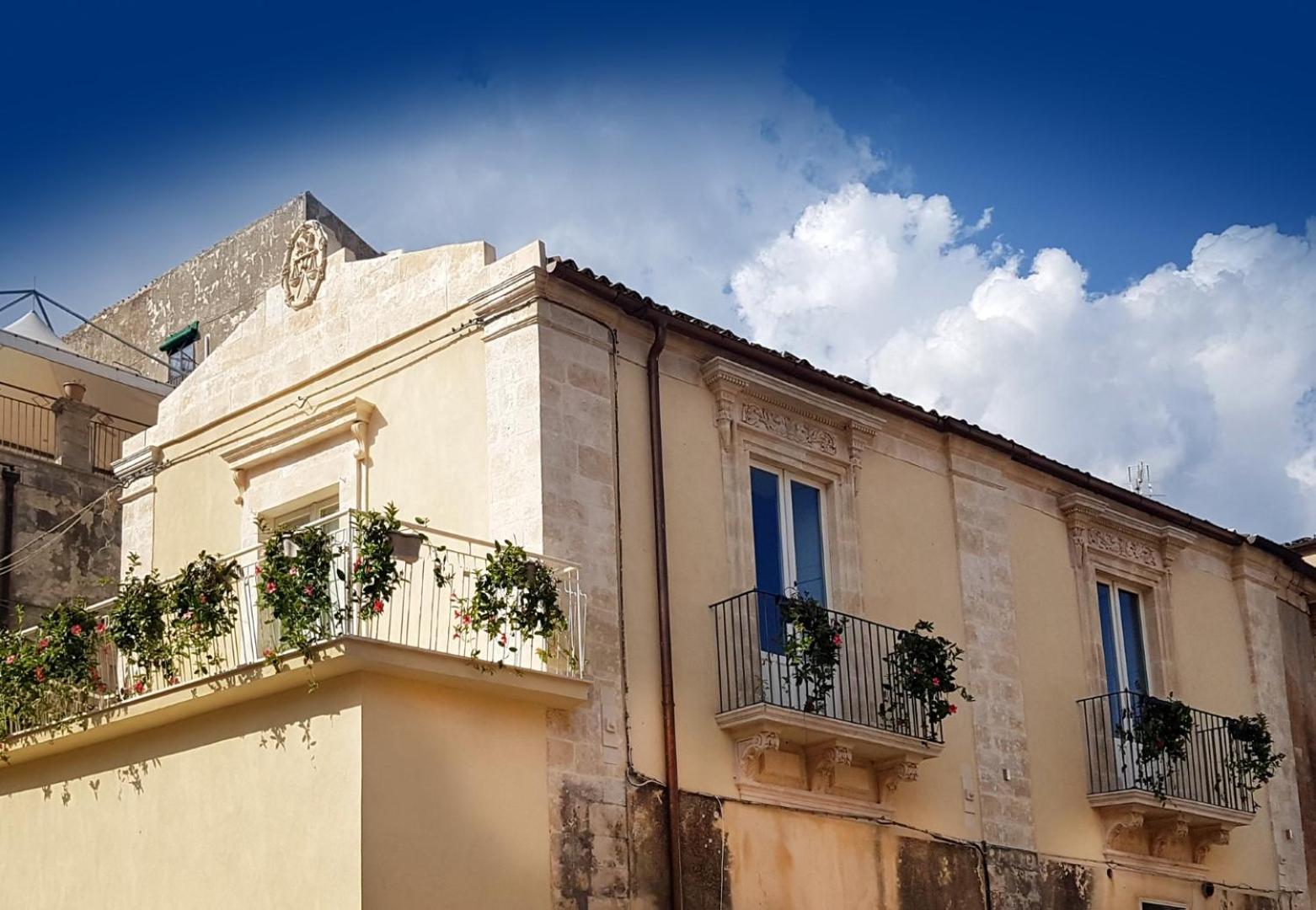 Casa dei Giurati view 2