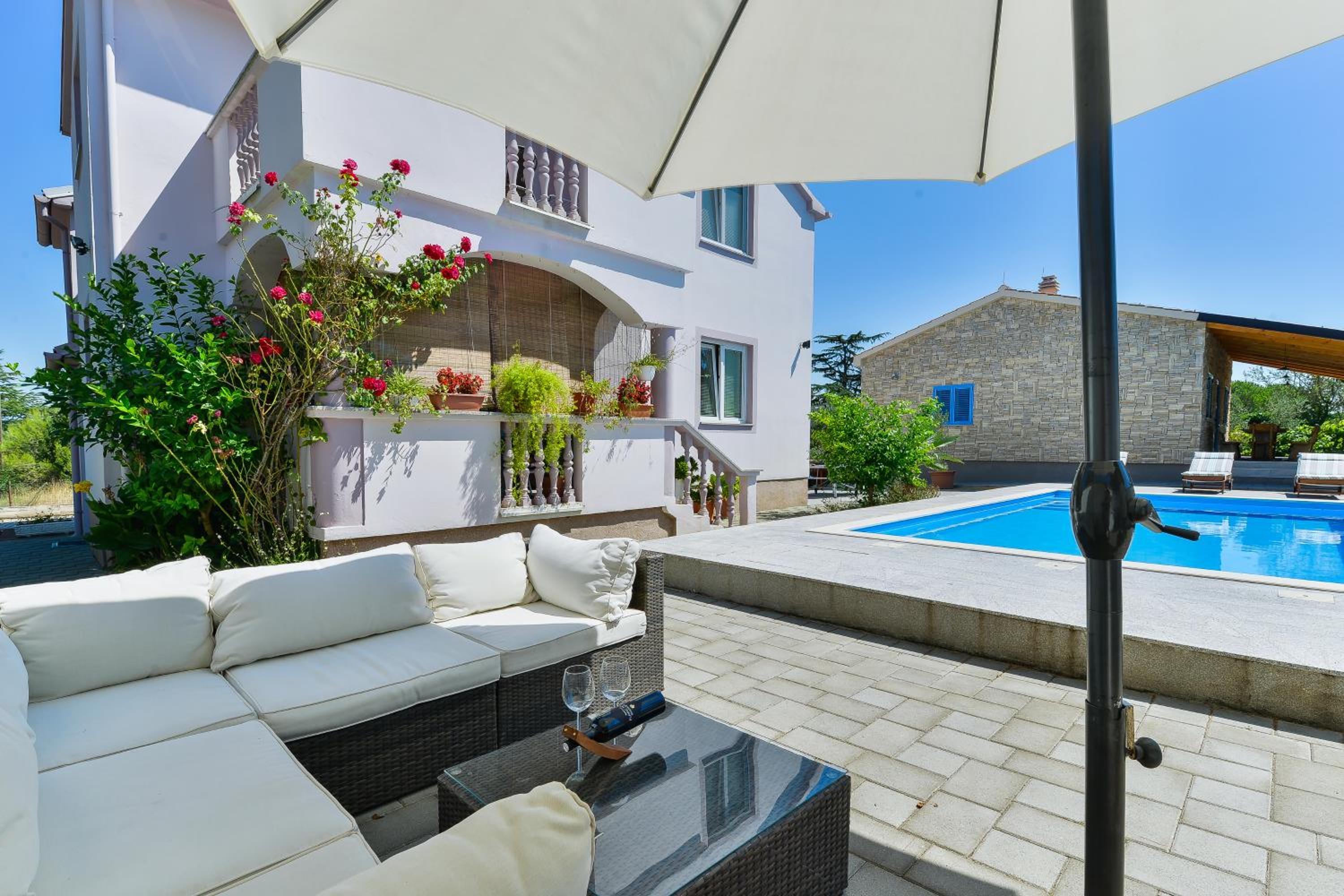 Apartments Crno