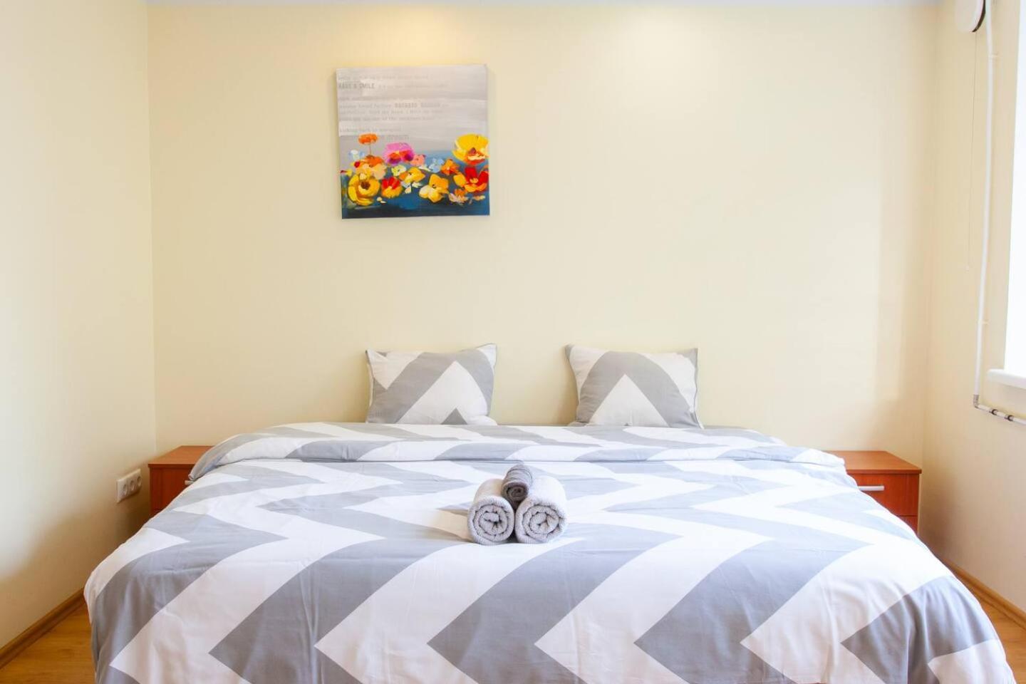 Sunny Studio with Parking, Self-Check-In & Wi-Fi