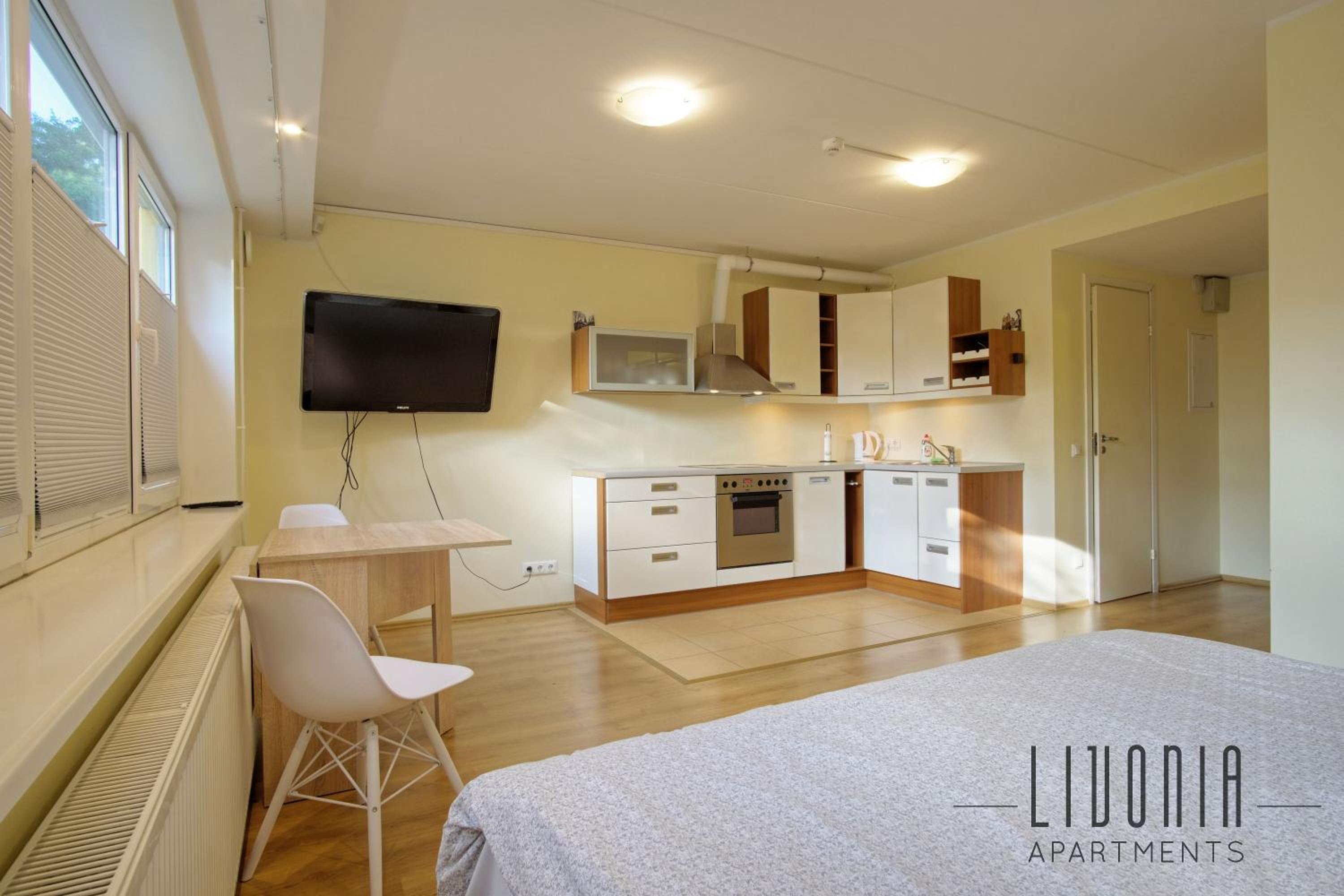 Sunny Studio with Parking, Self-Check-In & Wi-Fi