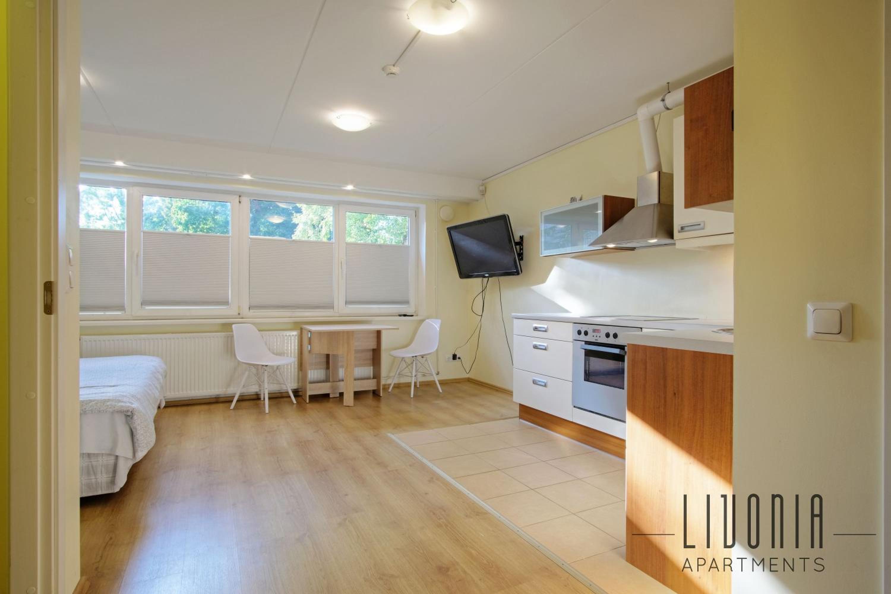 Sunny Studio with Parking, Self-Check-In & Wi-Fi
