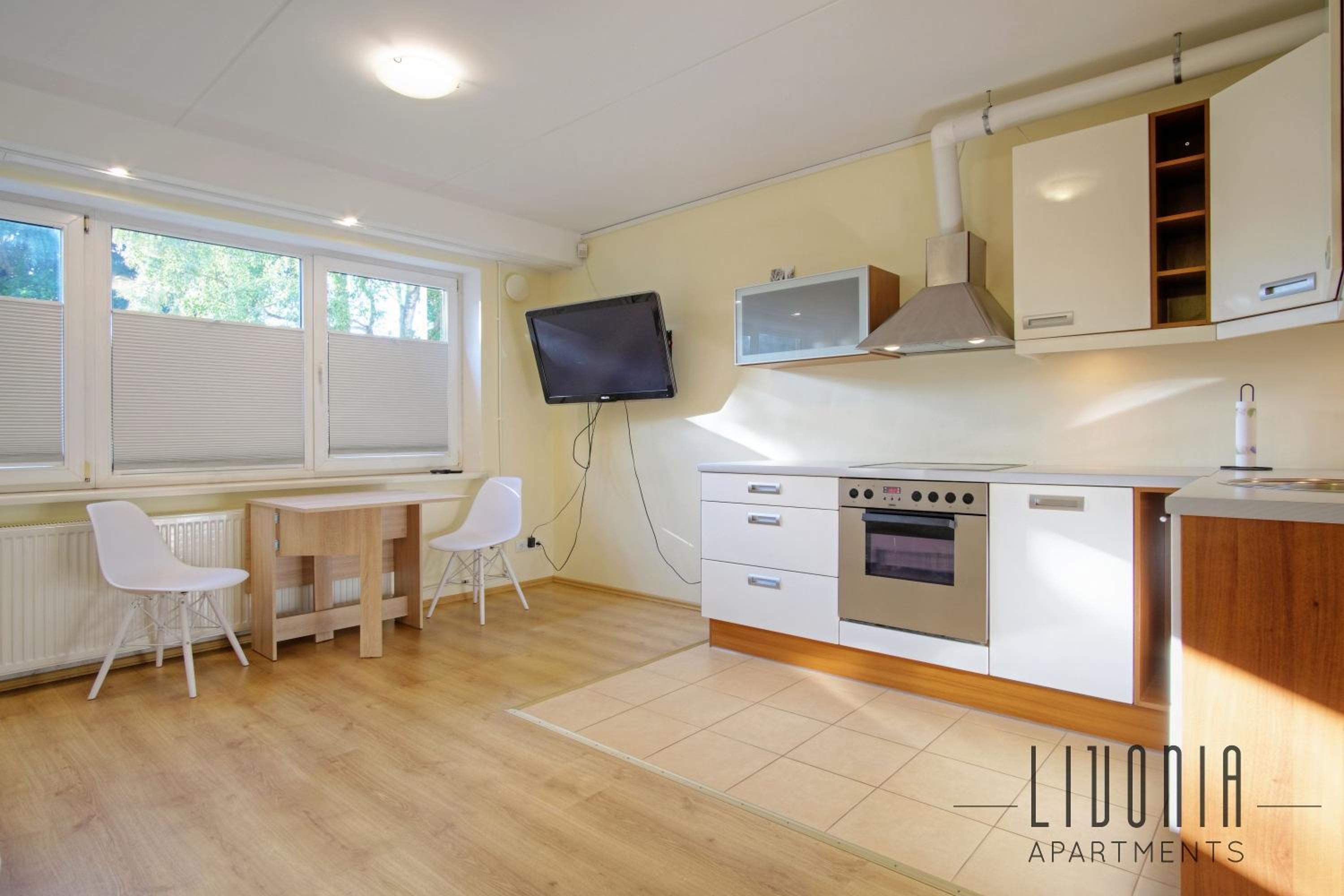 Sunny Studio with Parking, Self-Check-In & Wi-Fi