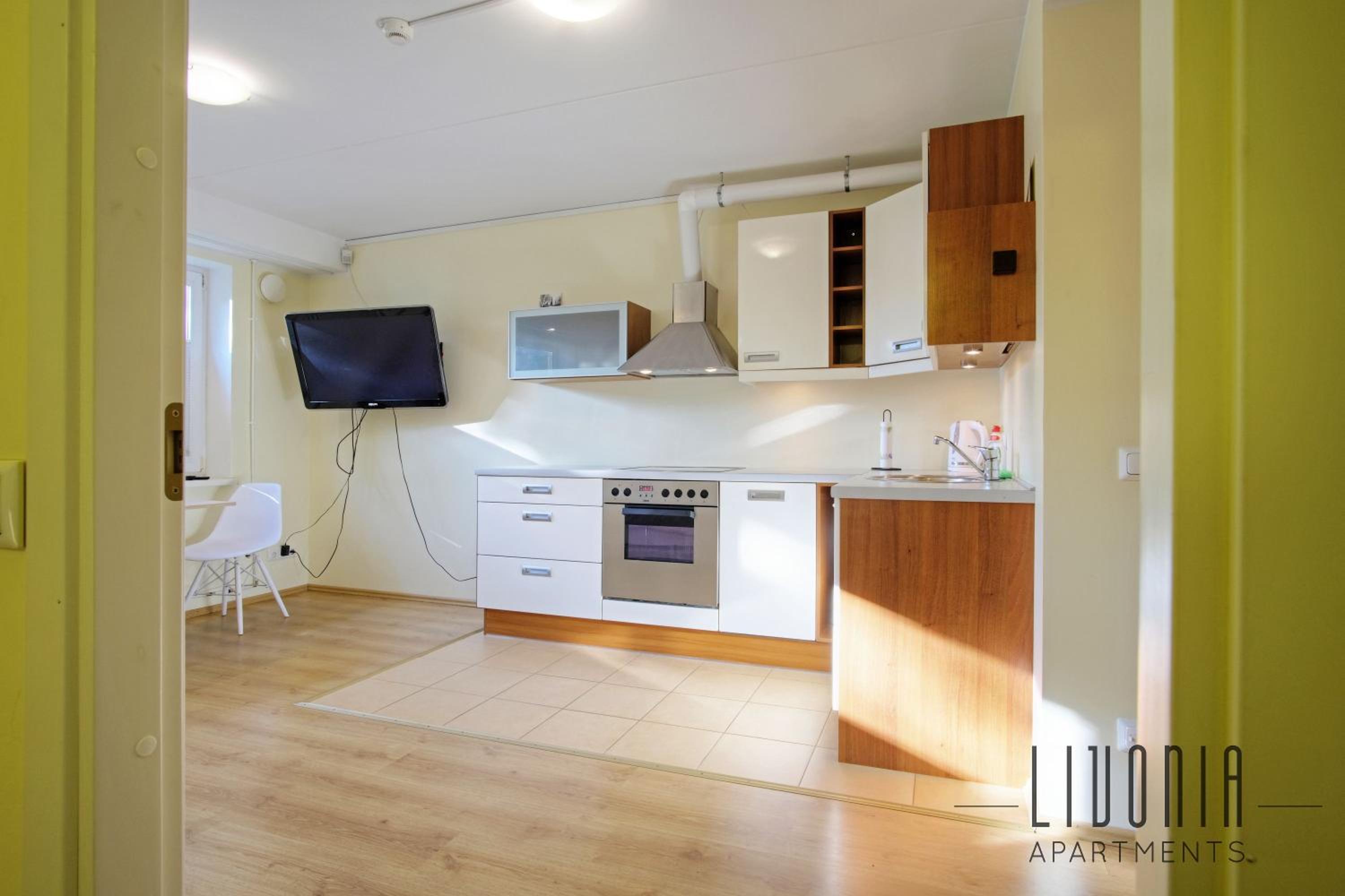 Sunny Studio with Parking, Self-Check-In & Wi-Fi