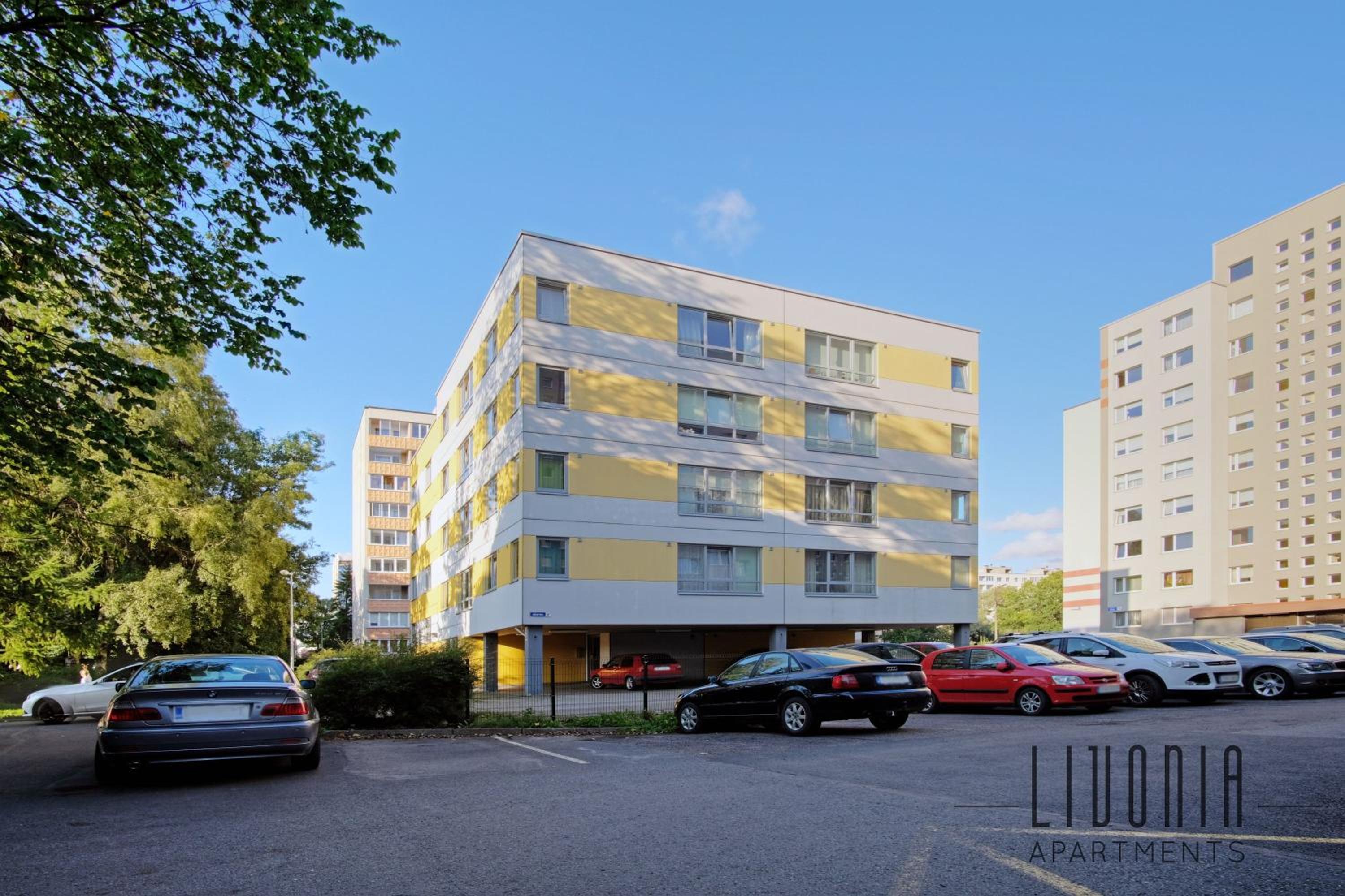 Sunny Studio with Parking, Self-Check-In & Wi-Fi