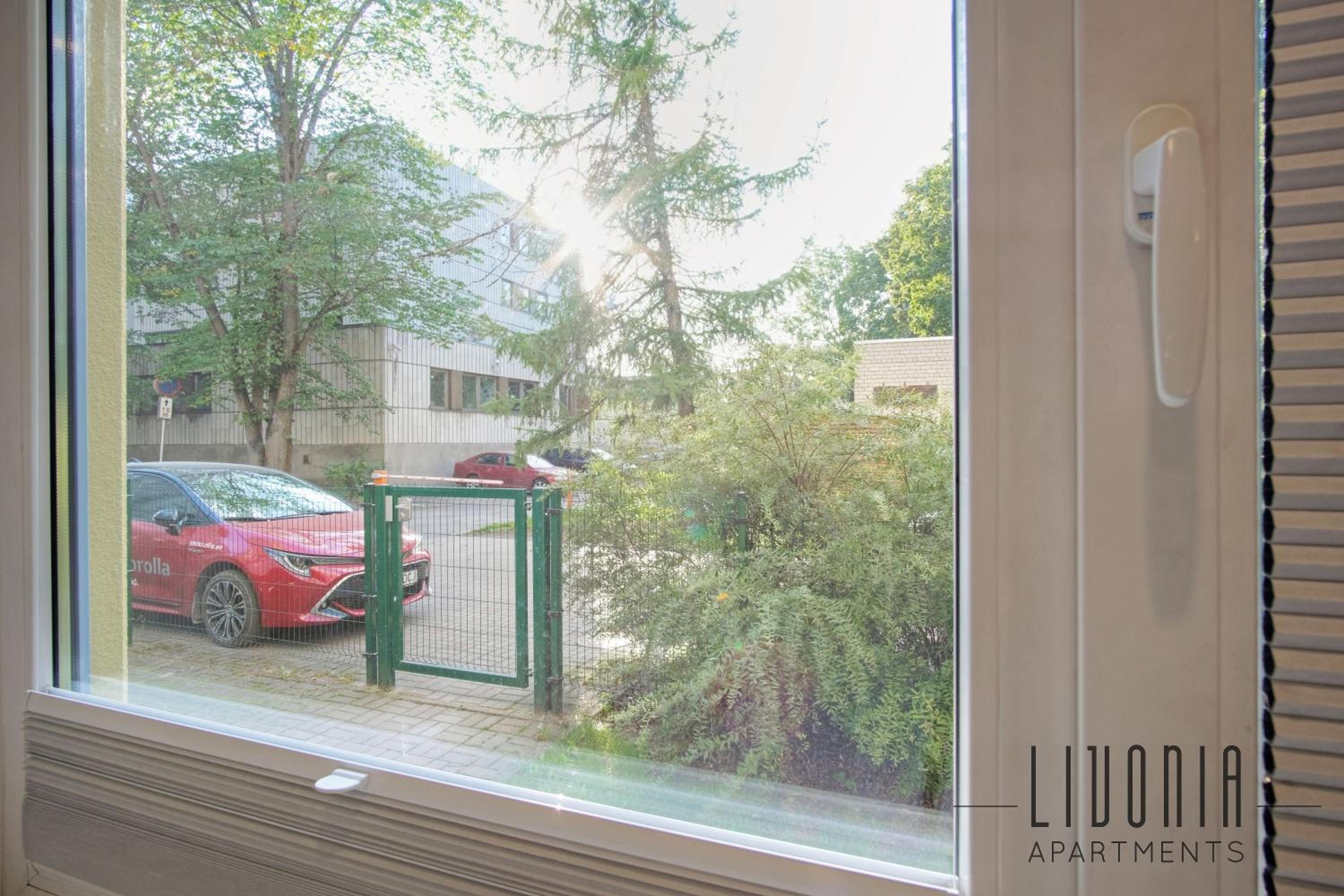 Sunny Studio with Parking, Self-Check-In & Wi-Fi