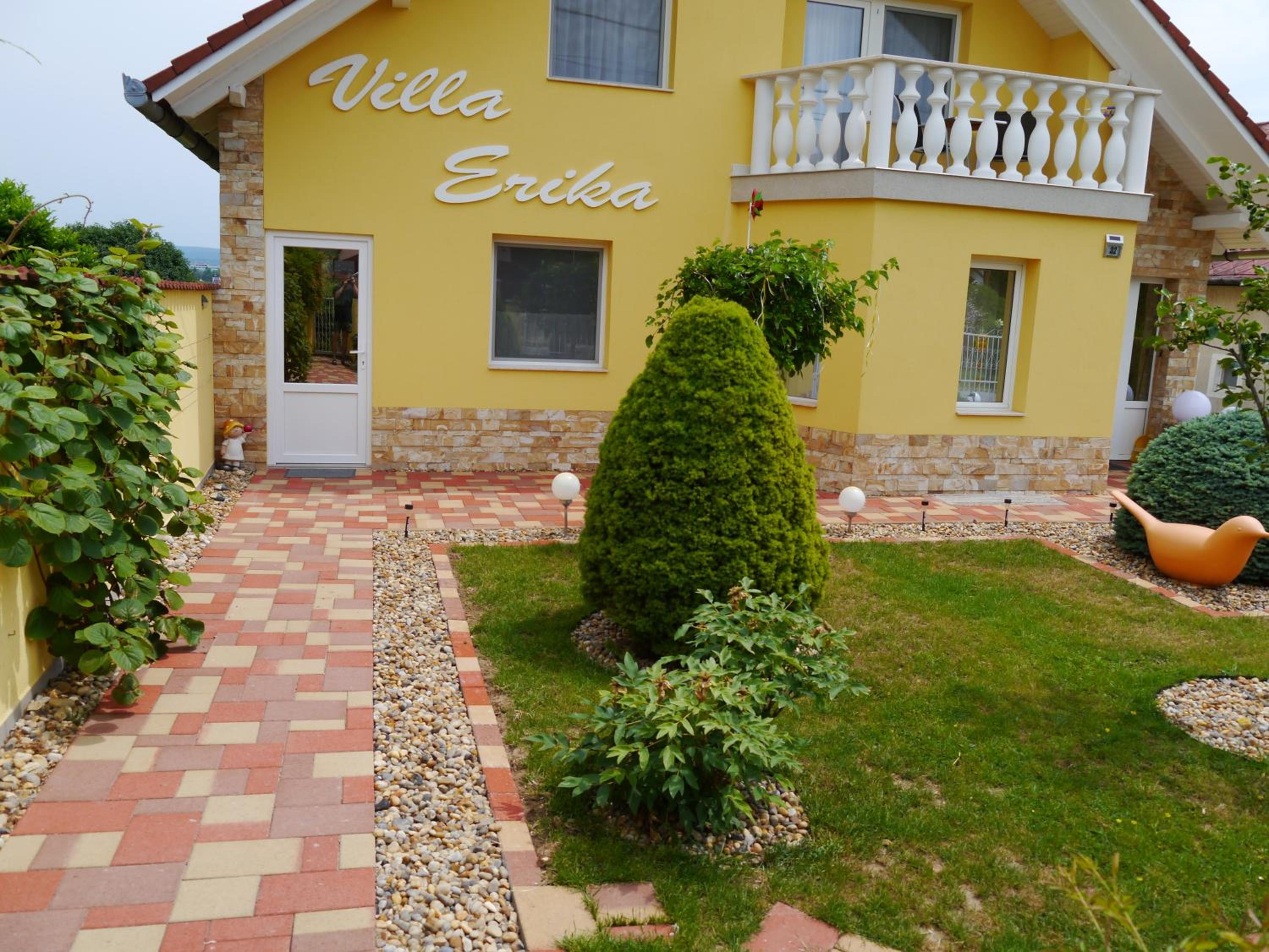 Hévíz -Alsópáhok Villa-Erika Apartman view 3