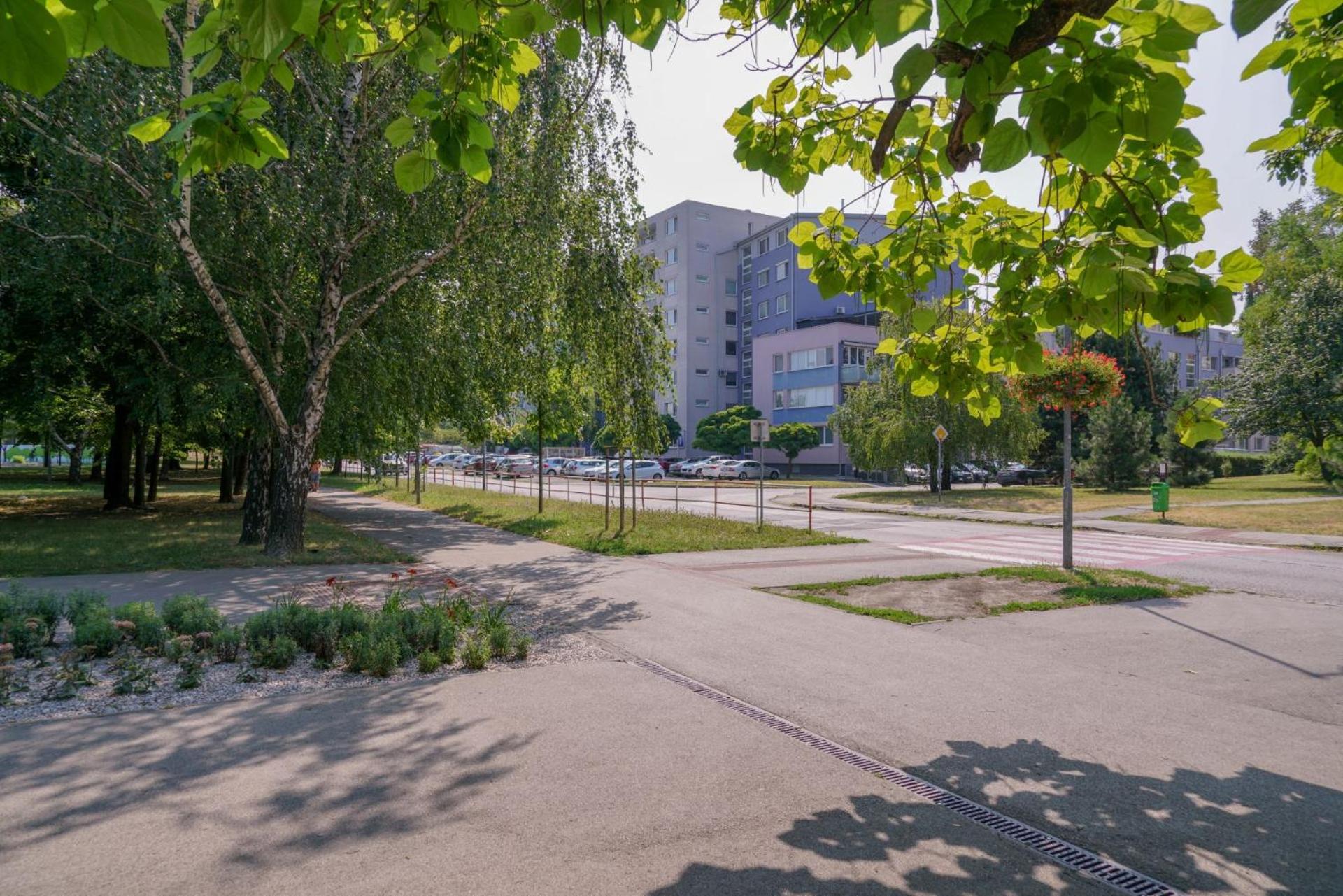 Vesna Convenient Apartment by CHORS