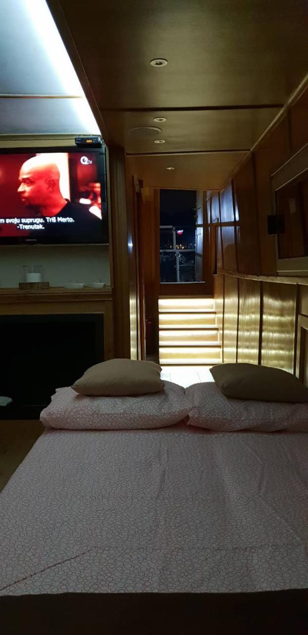 Free Room Boat Apartment view 2