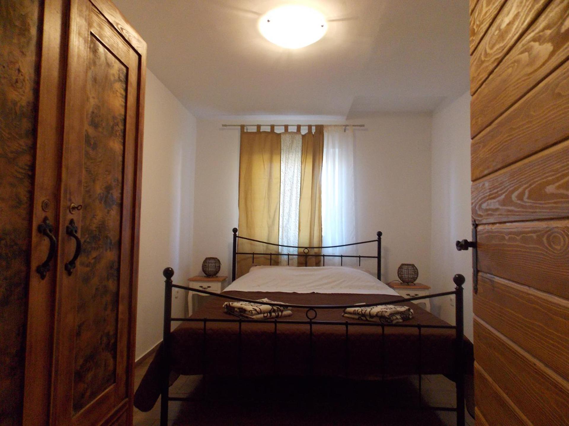 Apartment with private pool en Njivice — bedroom