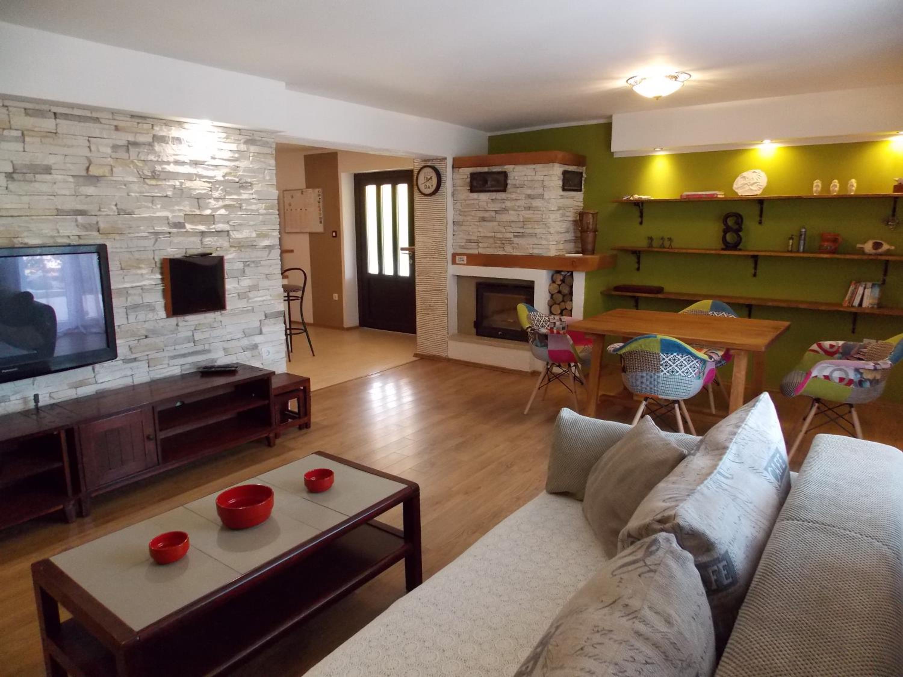 Apartment with private pool en Njivice — lounge