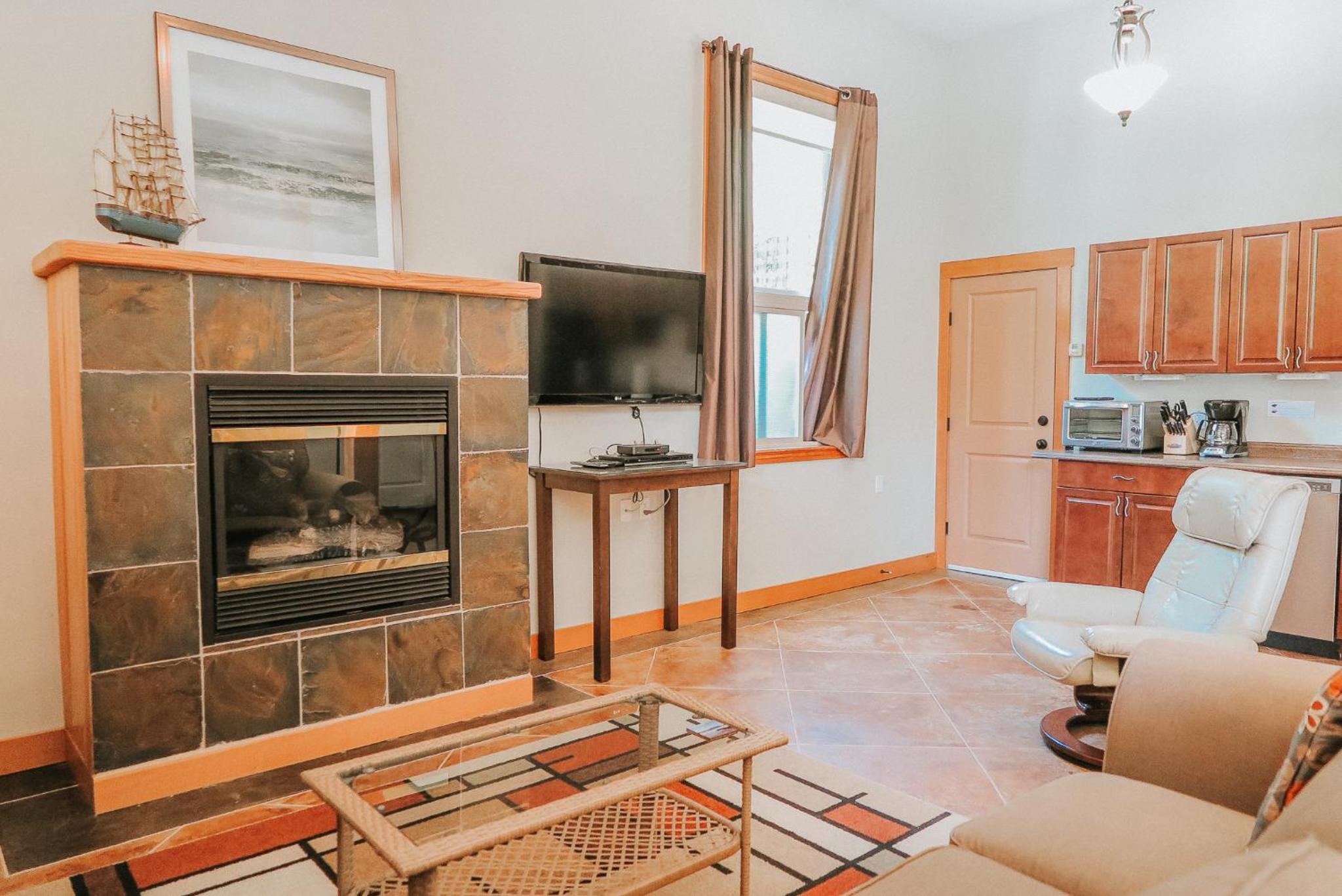 Tofino Vacations - Cobble Wood and Bird Sanctuary Guest Houses - Property Image 25