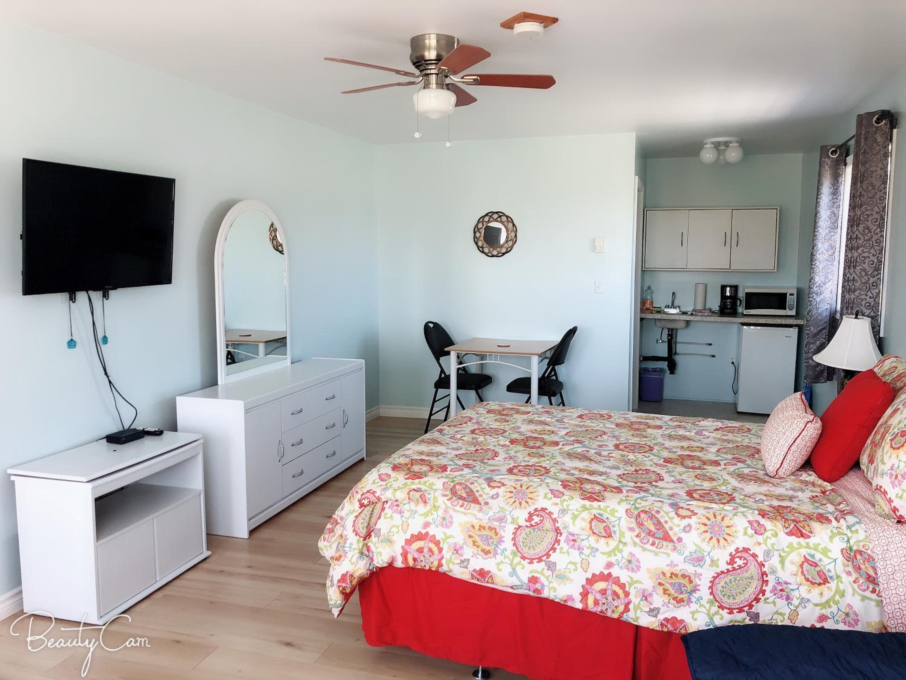 Baywatch Lighthouse Cottages & Motel