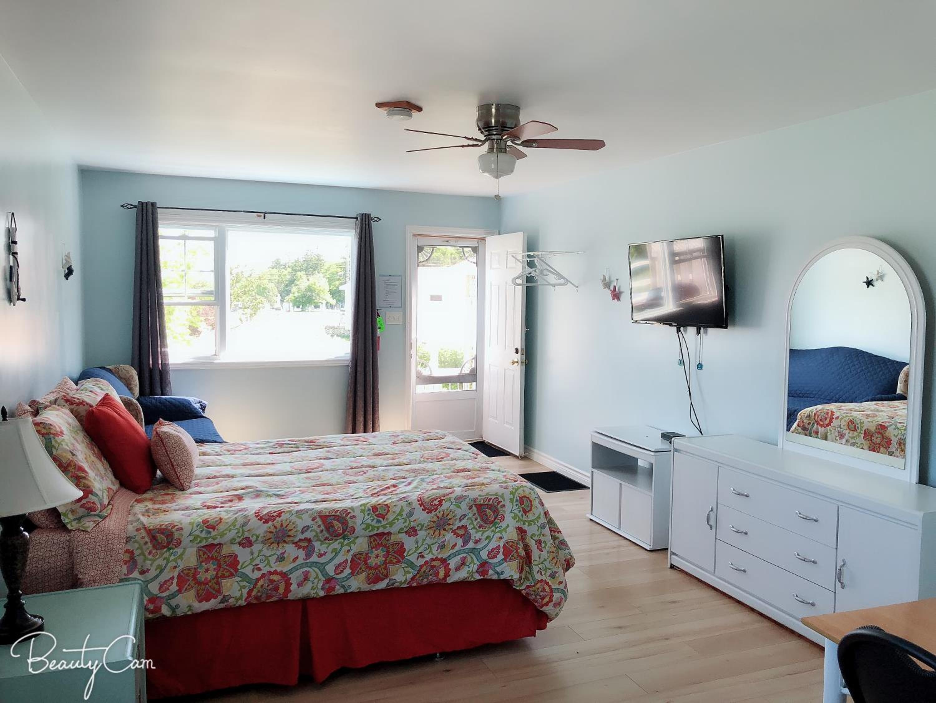 Baywatch Lighthouse Cottages & Motel