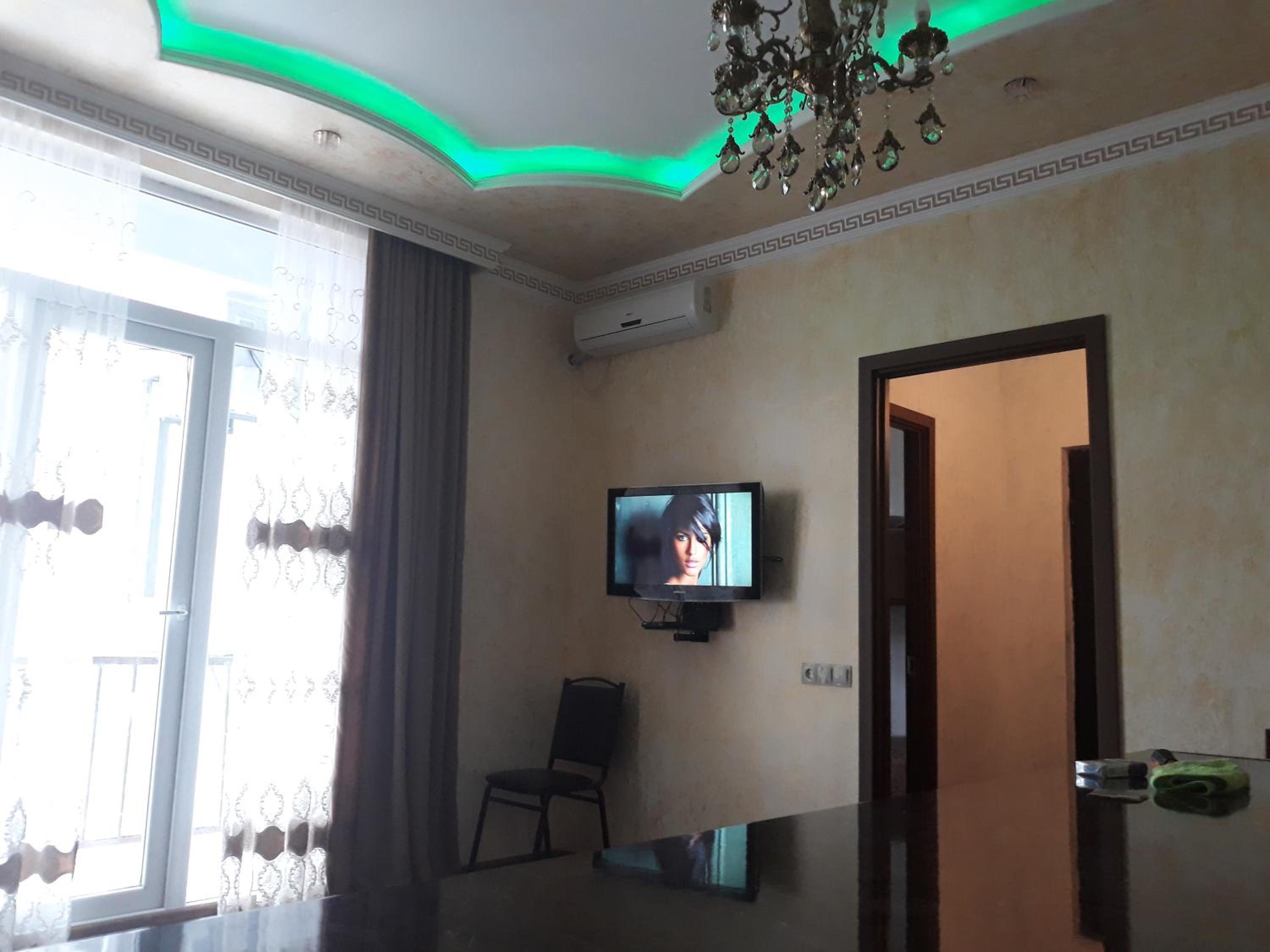 Flat in center view 2