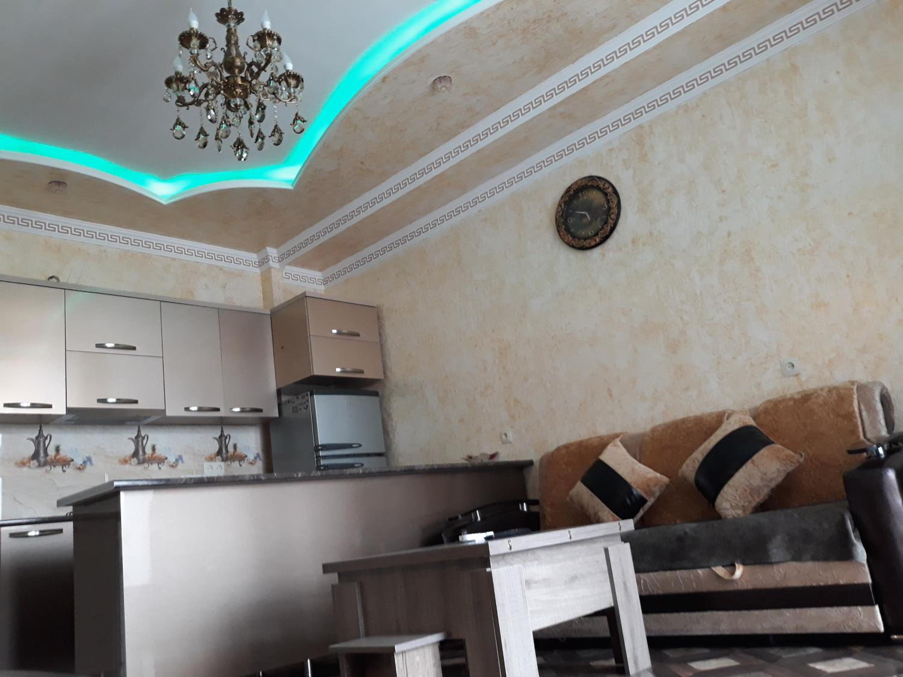 Flat in center view 3