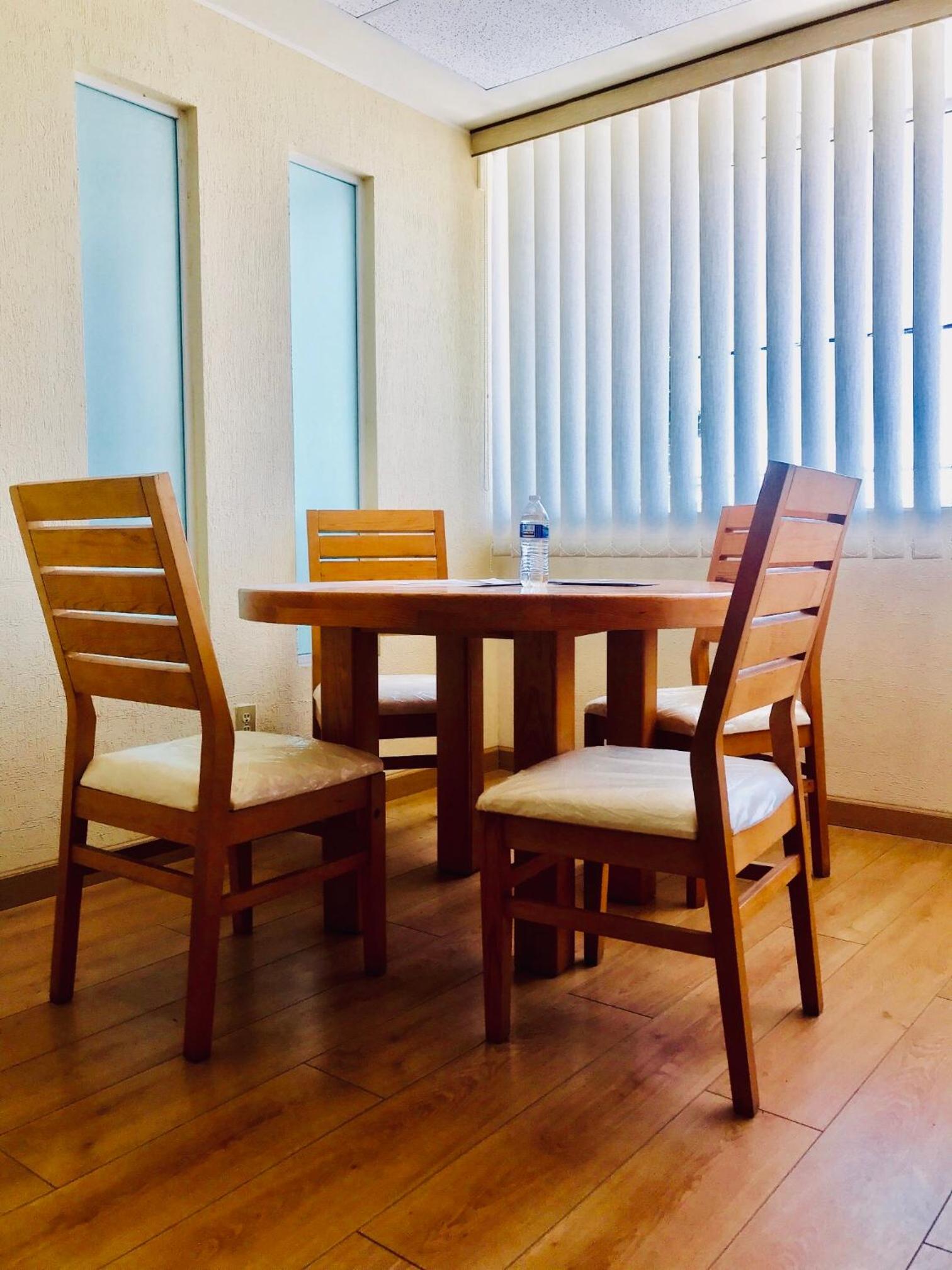 Hotel & Suites Victoria - Image 1