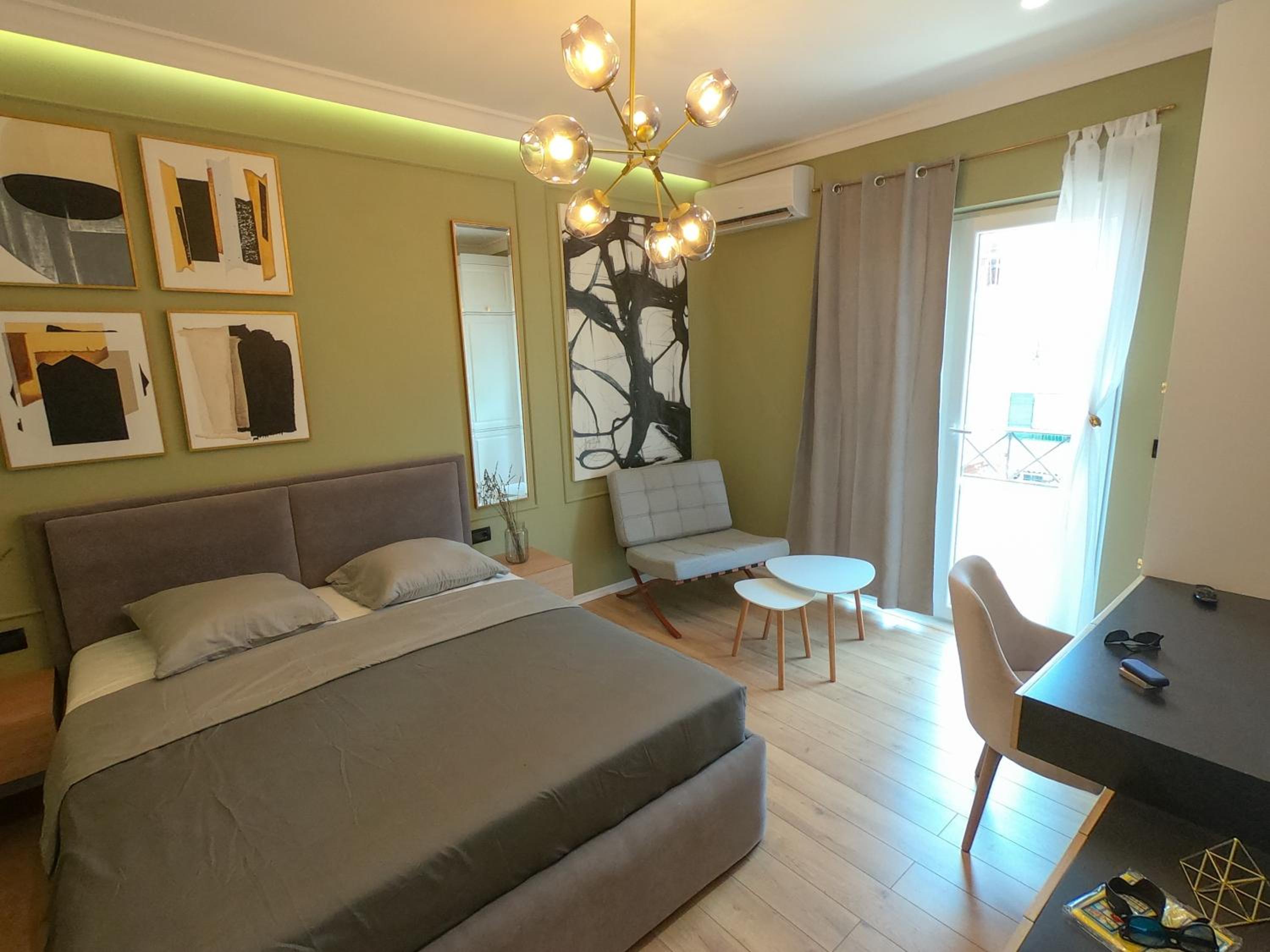 Roza's Studio Tirana Center