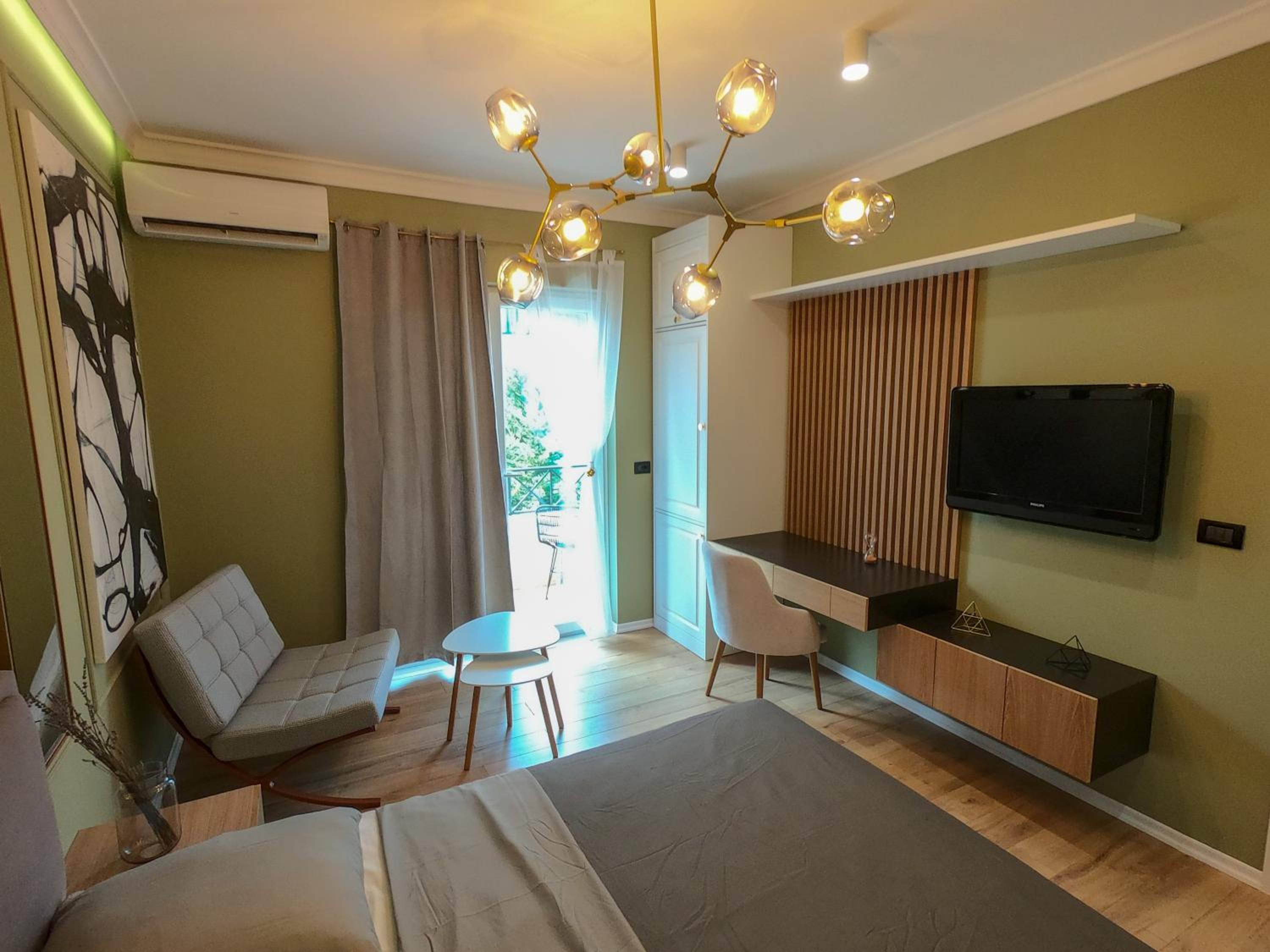 Roza's Studio Tirana Center