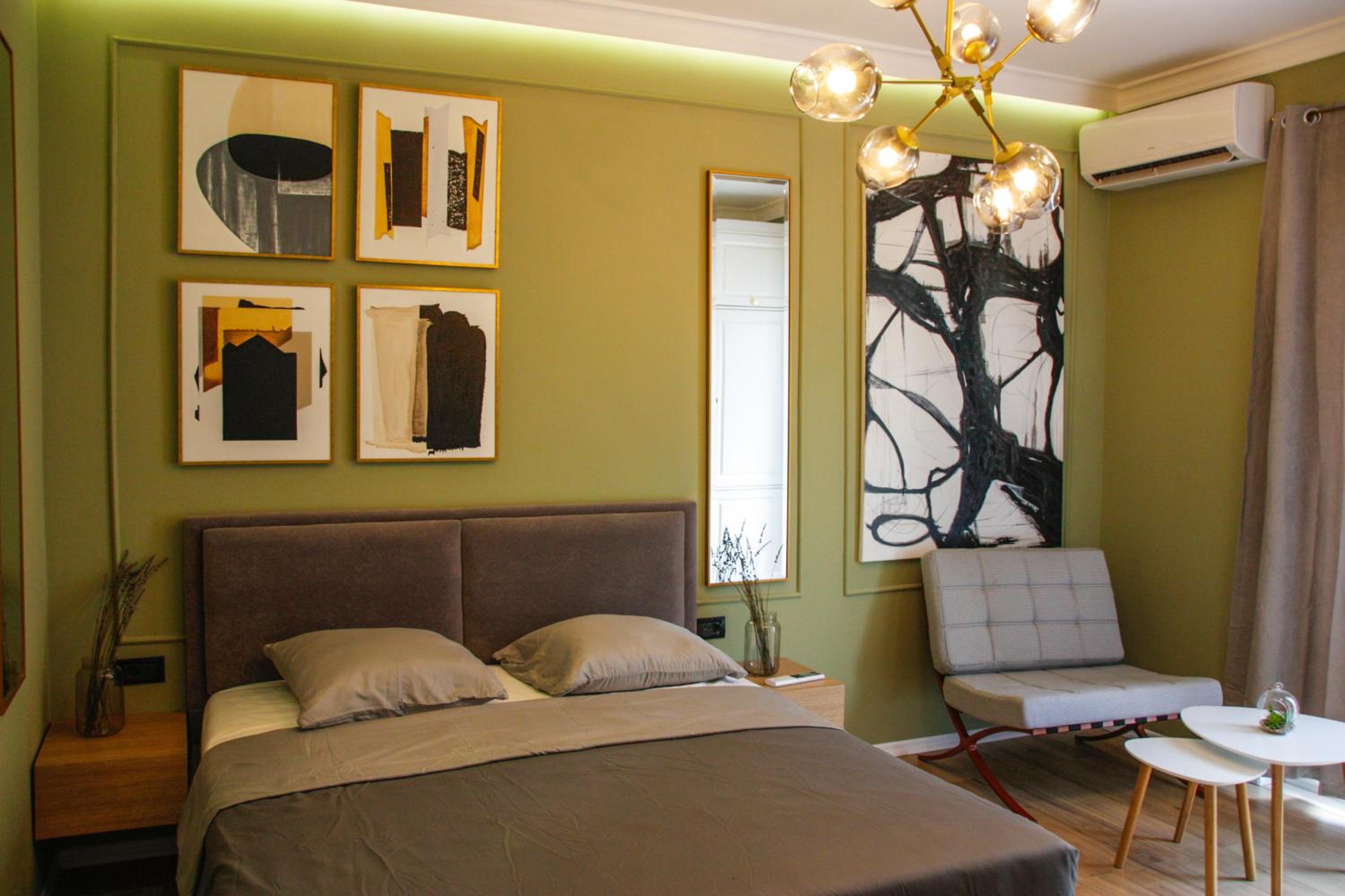 Roza's Studio Tirana Center